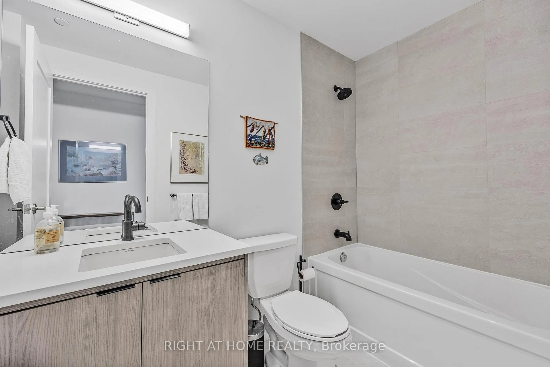 Photo 23 of Unit 720, 185 Dunlop Street E, Barrie, Lakeshore — HOMEH