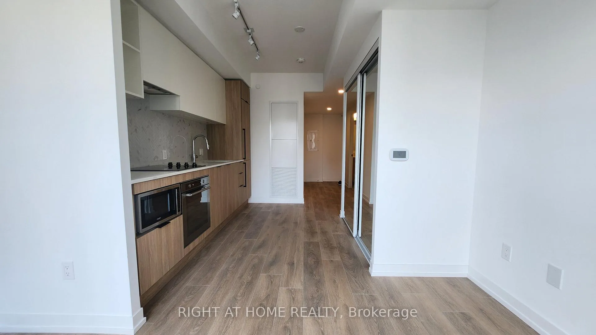 Front of Unit 3118, 82 Dalhousie Street