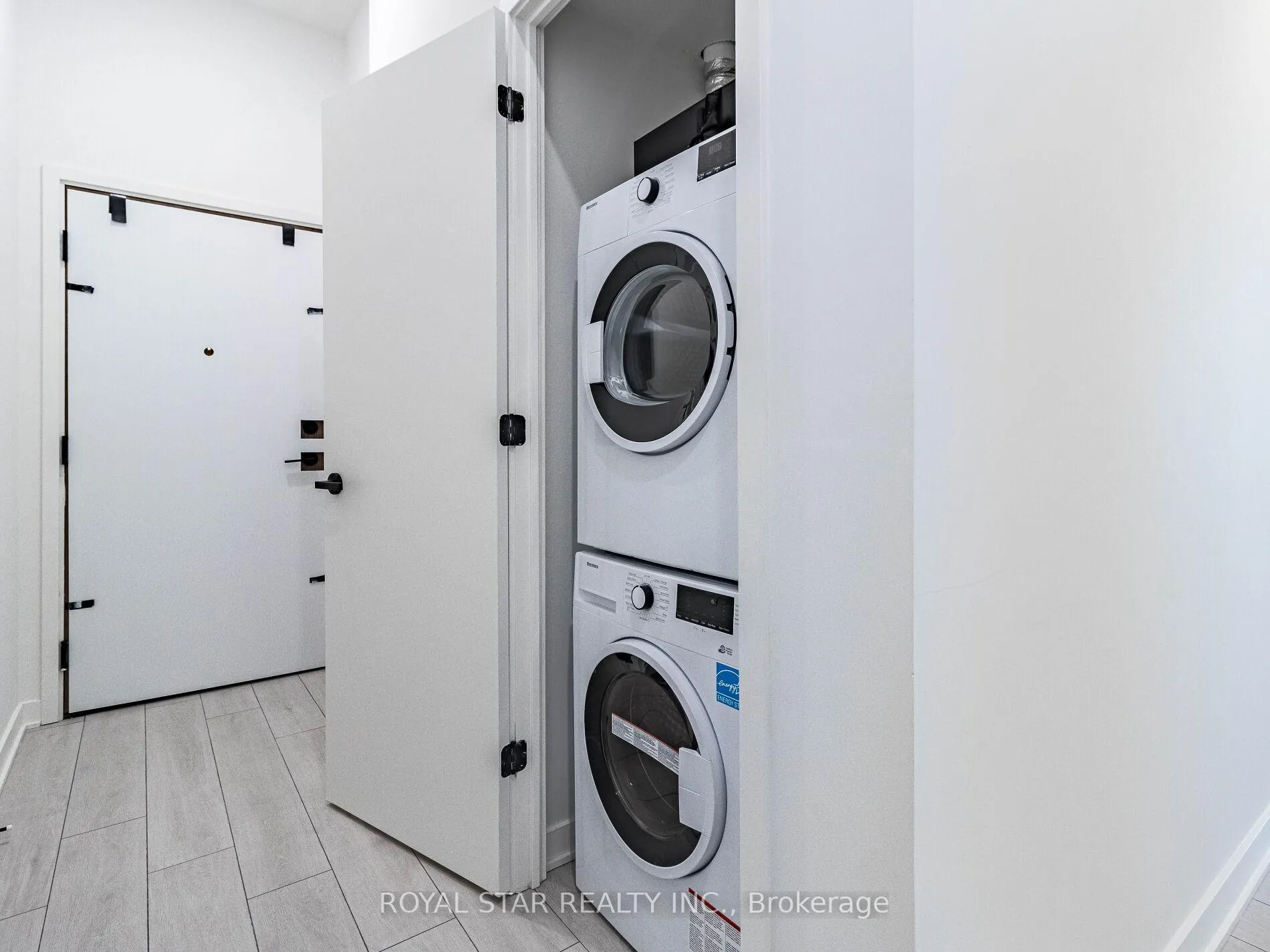 Photo 28 of Unit 5102, 55 Charles Street E, Toronto, Church-Yonge Corridor — HOMEH