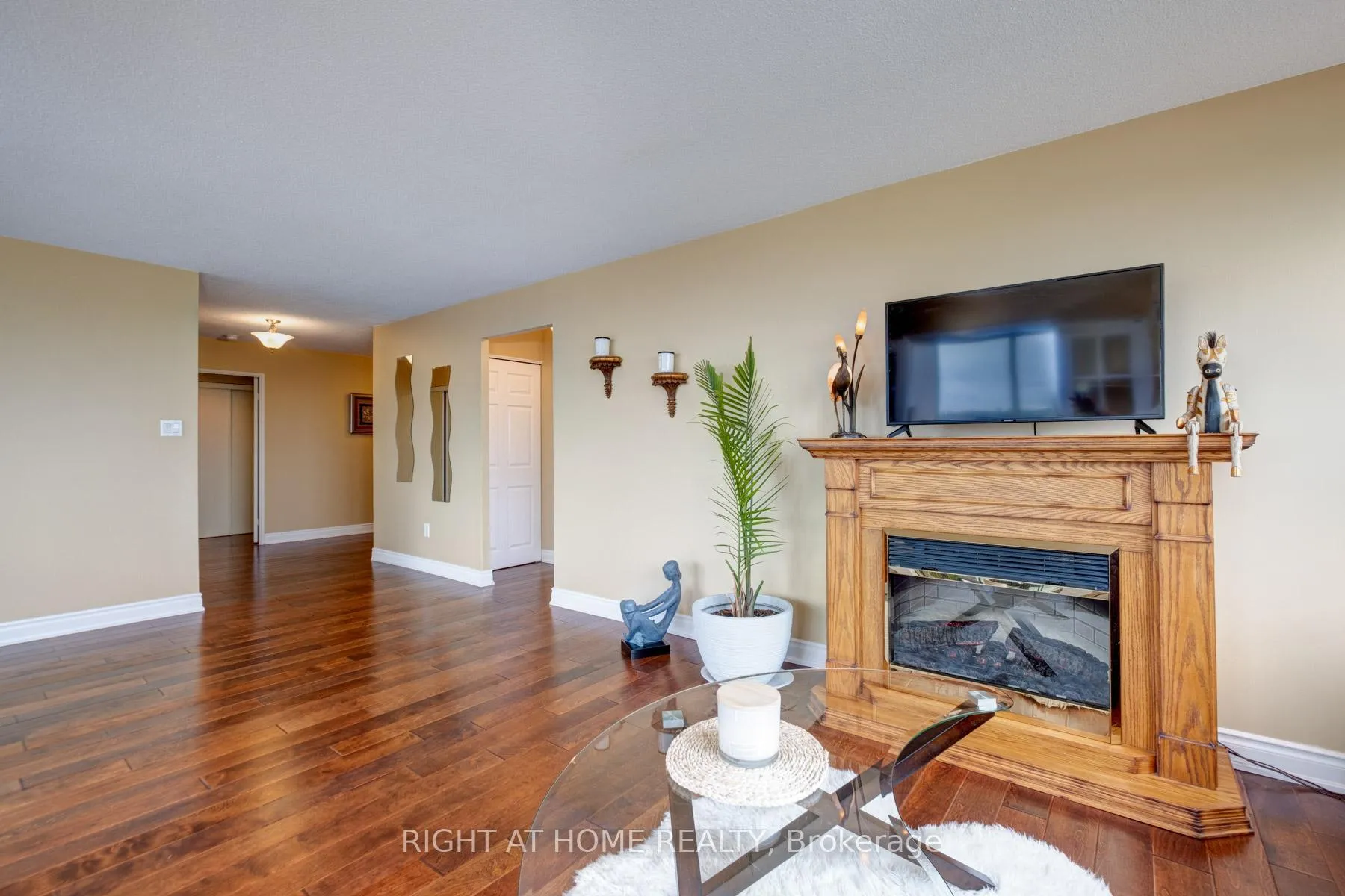Photo 14 of Unit 712, 55 Austin Drive, Markham, Markville — HOMEH