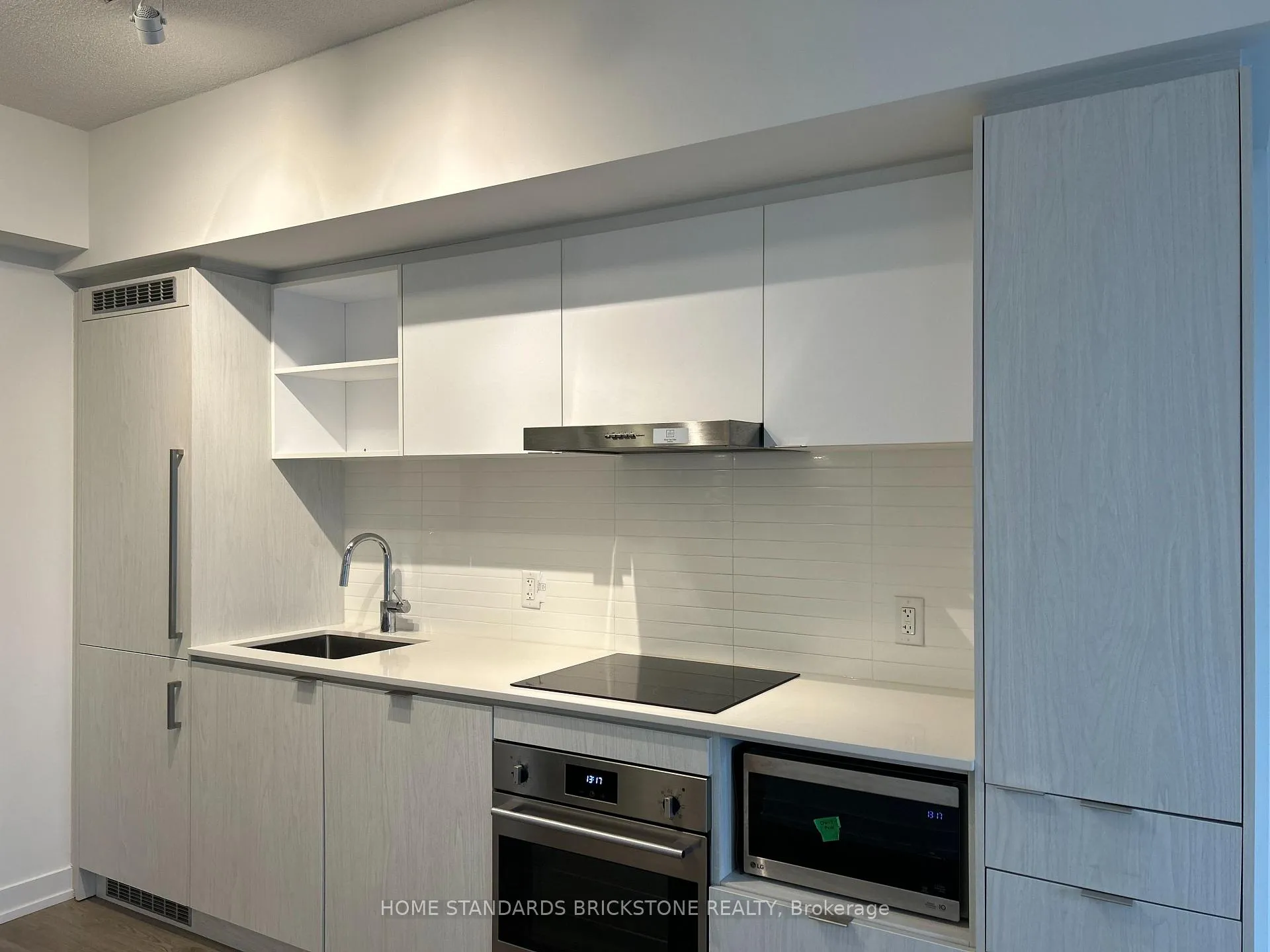 Photo 5 of Unit 1807, 55 Cooper Street, Toronto, Waterfront Communities — HOMEH