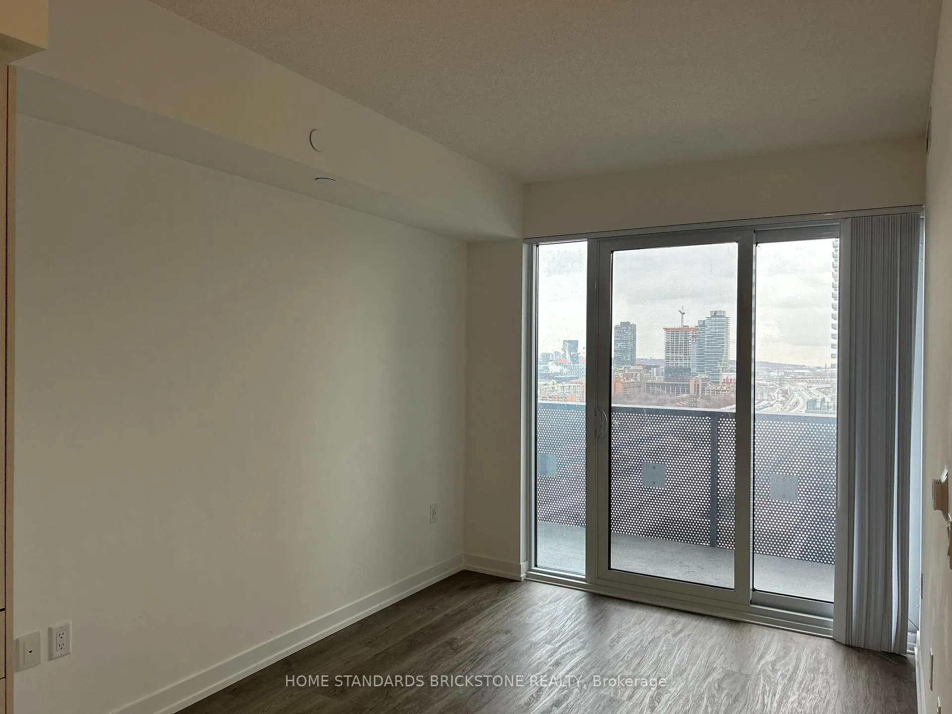 Photo 7 of Unit 1807, 55 Cooper Street, Toronto, Waterfront Communities — HOMEH