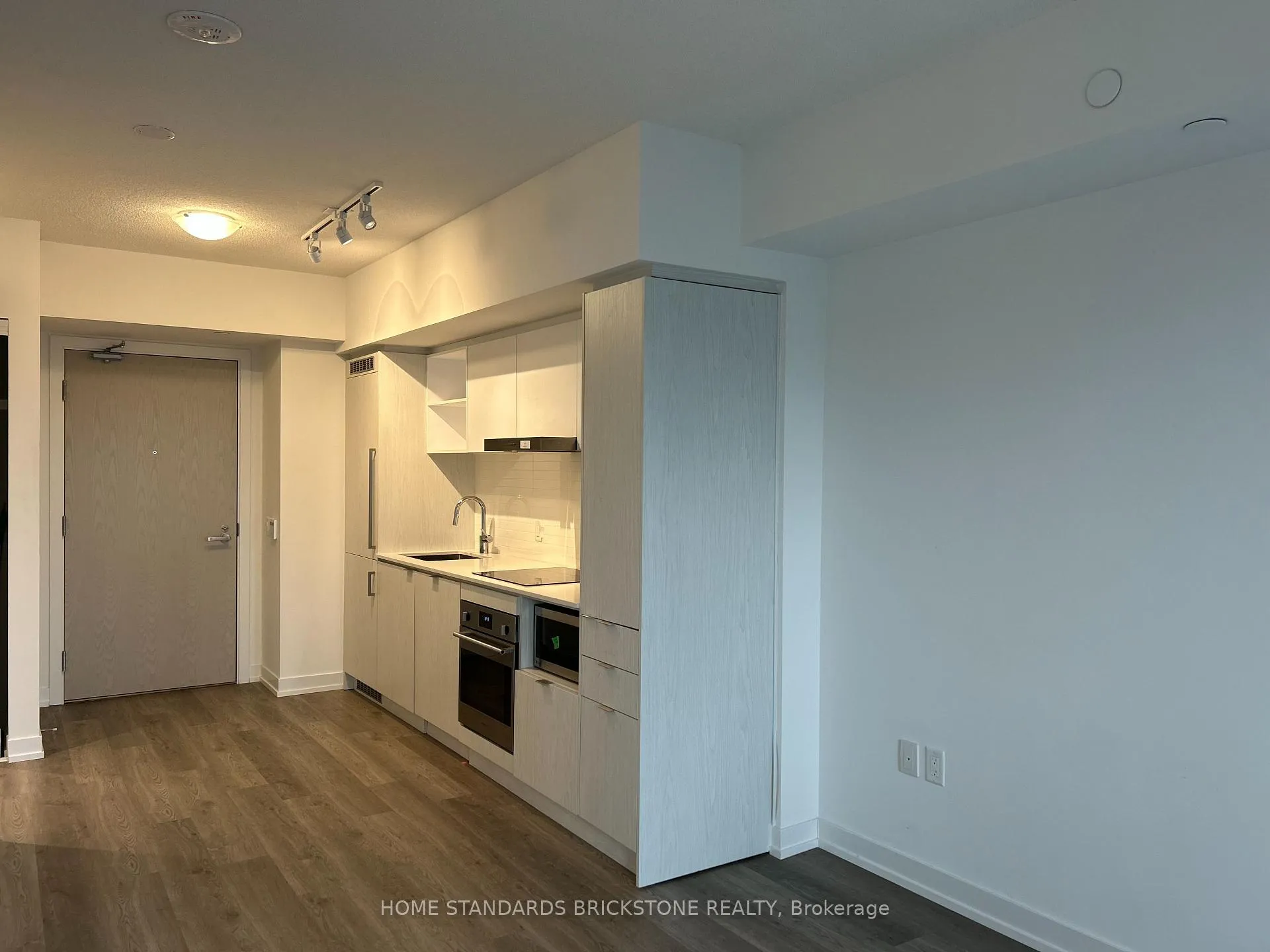 Photo 8 of Unit 1807, 55 Cooper Street, Toronto, Waterfront Communities — HOMEH
