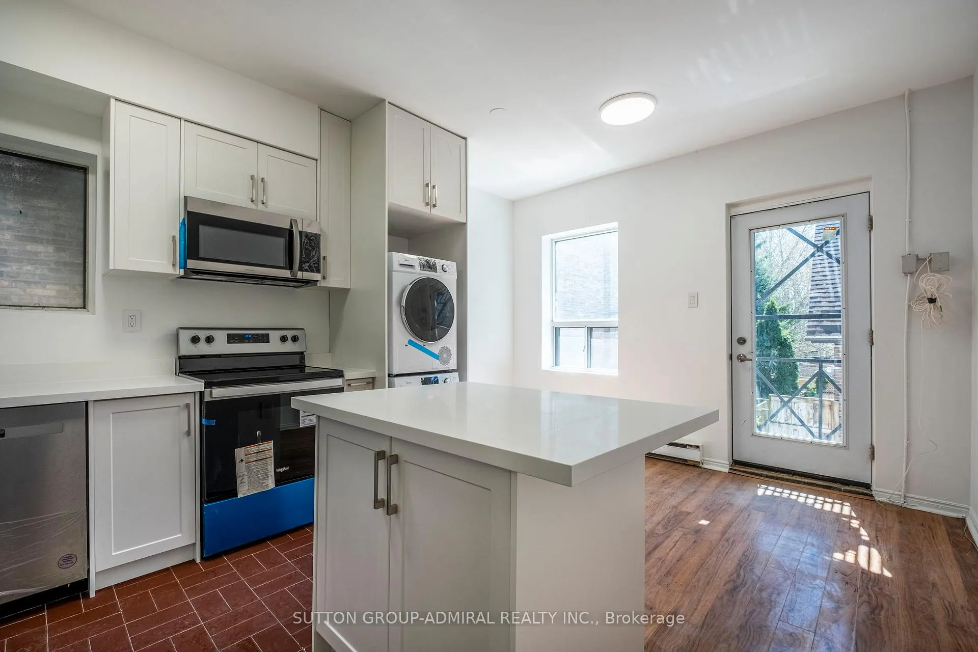 Photo 11 of Unit 2, 1969 queen Street E, Toronto, The Beaches — HOMEH