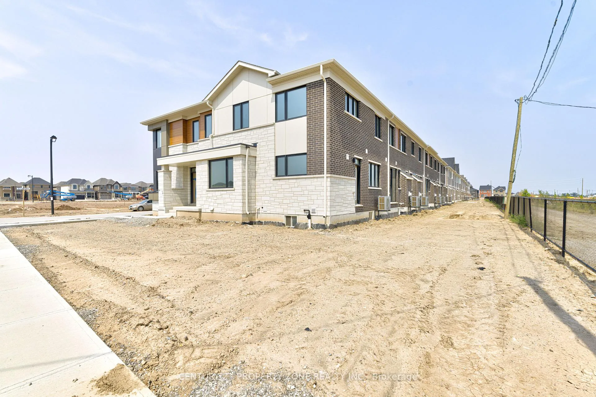 Photo 6 of 1475 Rutland Cres, Milton, Bowes — HOMEH