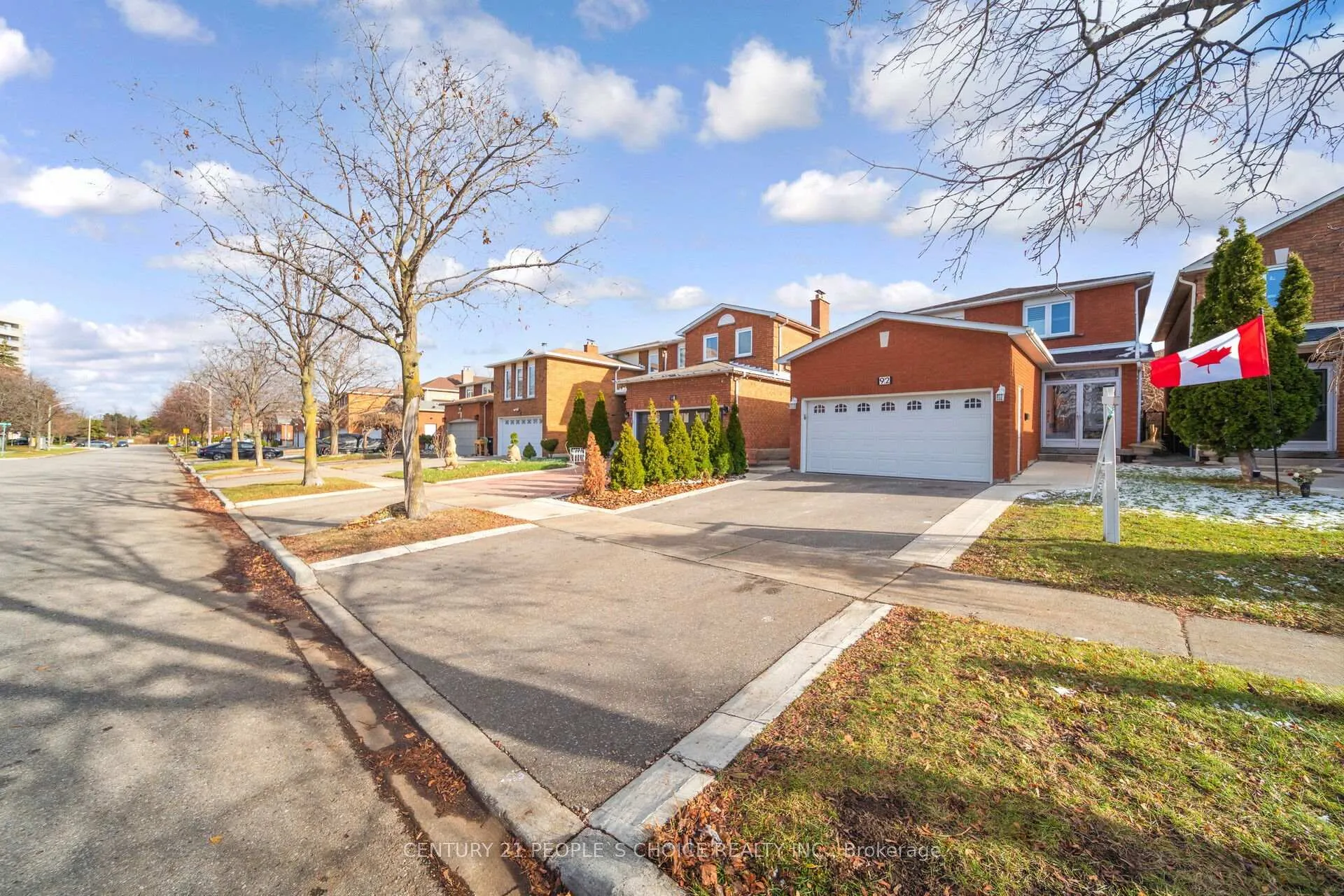 Photo 2 of 92 Woolridge Court, Brampton, Fletcher's Creek South — HOMEH