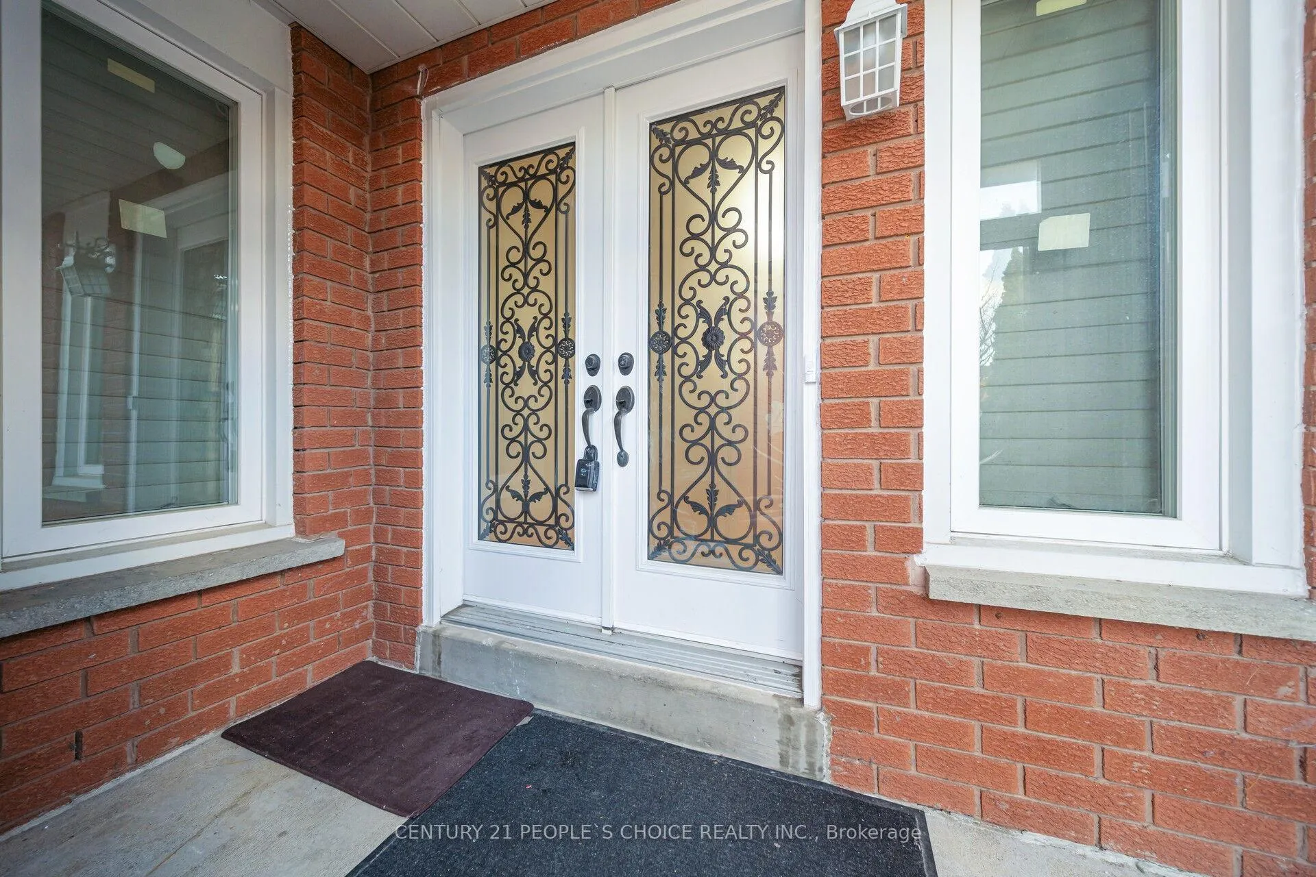 Photo 4 of 92 Woolridge Court, Brampton, Fletcher's Creek South — HOMEH