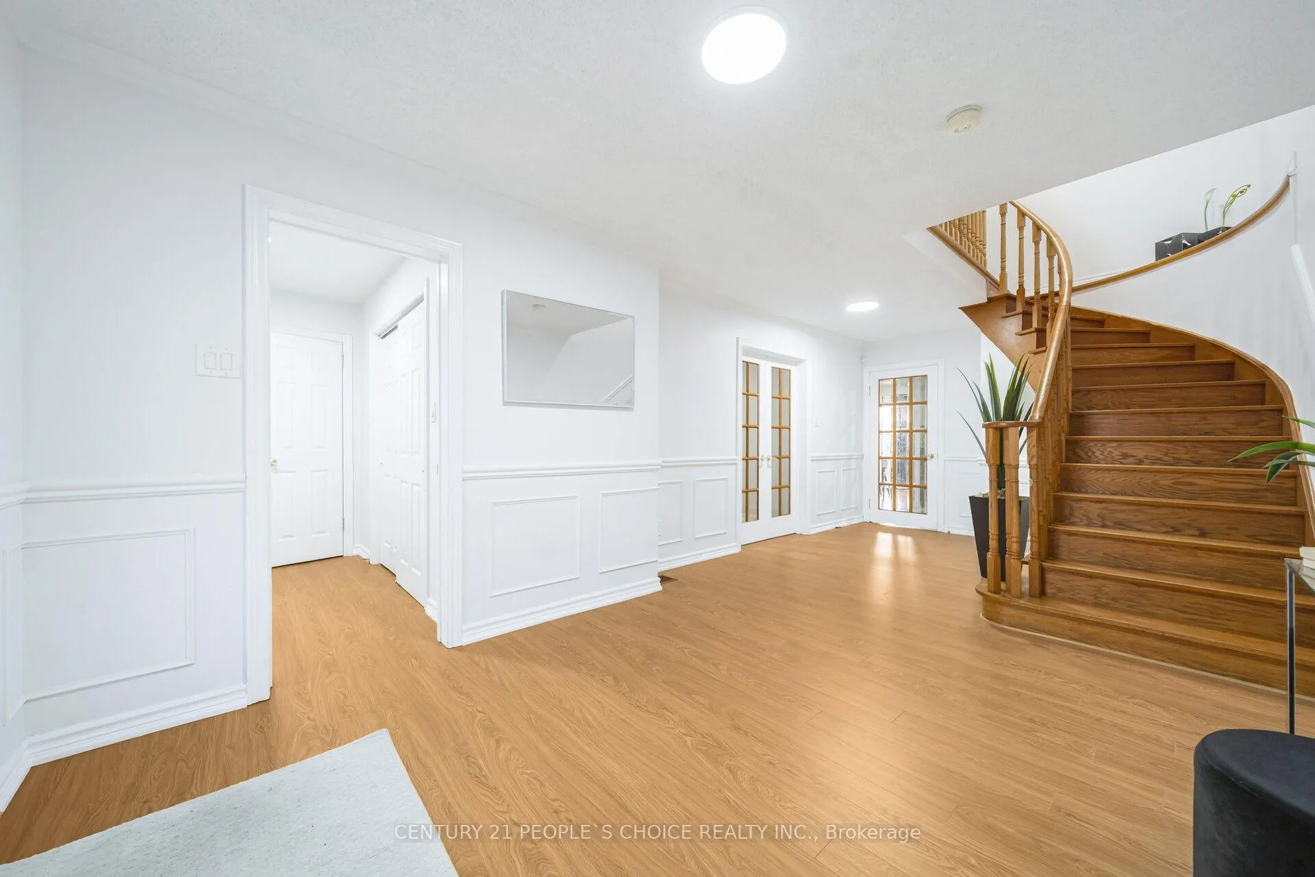 Photo 7 of 92 Woolridge Court, Brampton, Fletcher's Creek South — HOMEH