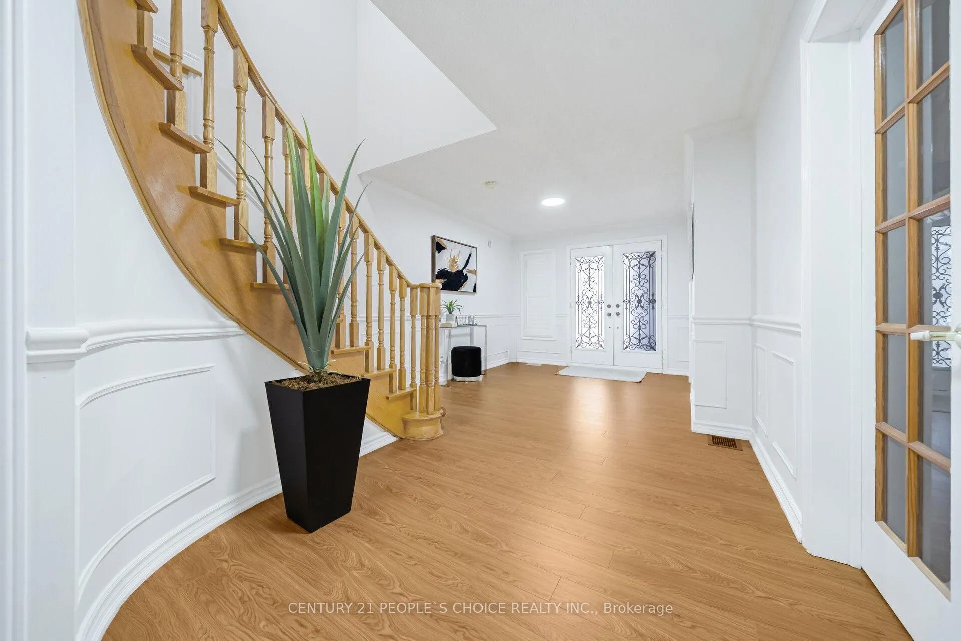 Photo 8 of 92 Woolridge Court, Brampton, Fletcher's Creek South — HOMEH