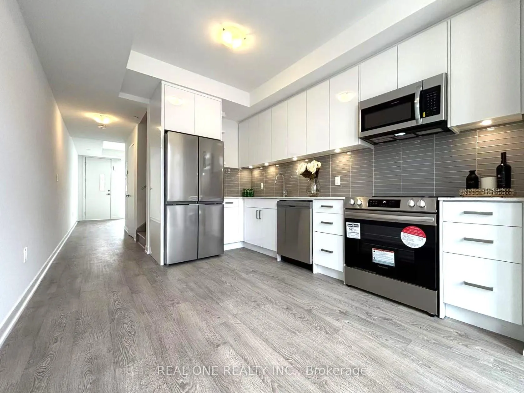Photo 6 of 18 Turtle Island Road, Toronto, Englemount-Lawrence — HOMEH