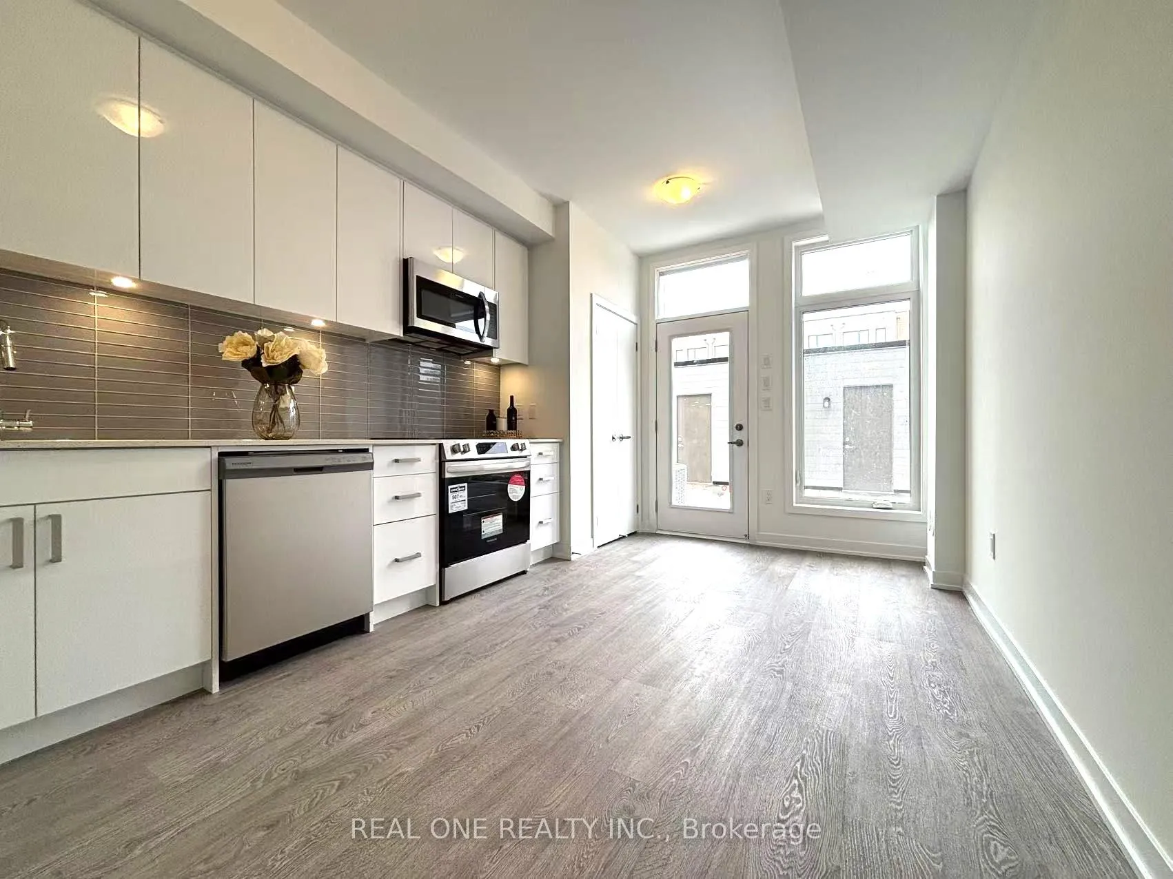 Photo 8 of 18 Turtle Island Road, Toronto, Englemount-Lawrence — HOMEH
