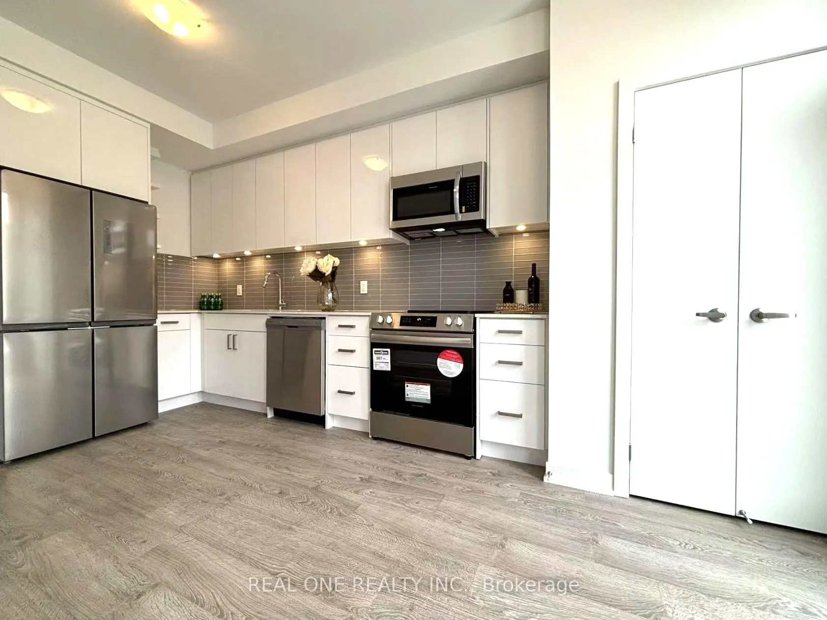 Photo 10 of 18 Turtle Island Road, Toronto, Englemount-Lawrence — HOMEH