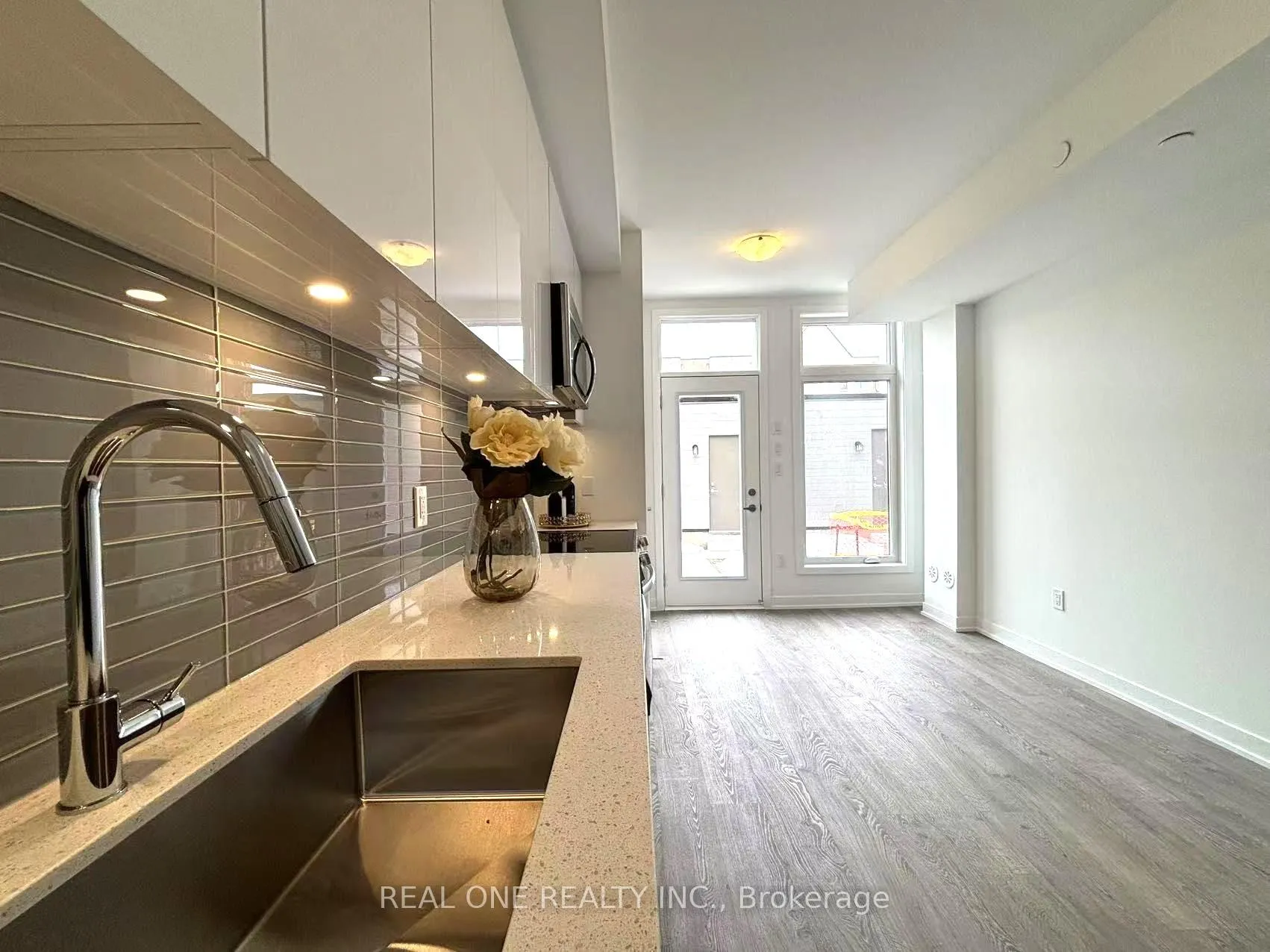 Photo 11 of 18 Turtle Island Road, Toronto, Englemount-Lawrence — HOMEH