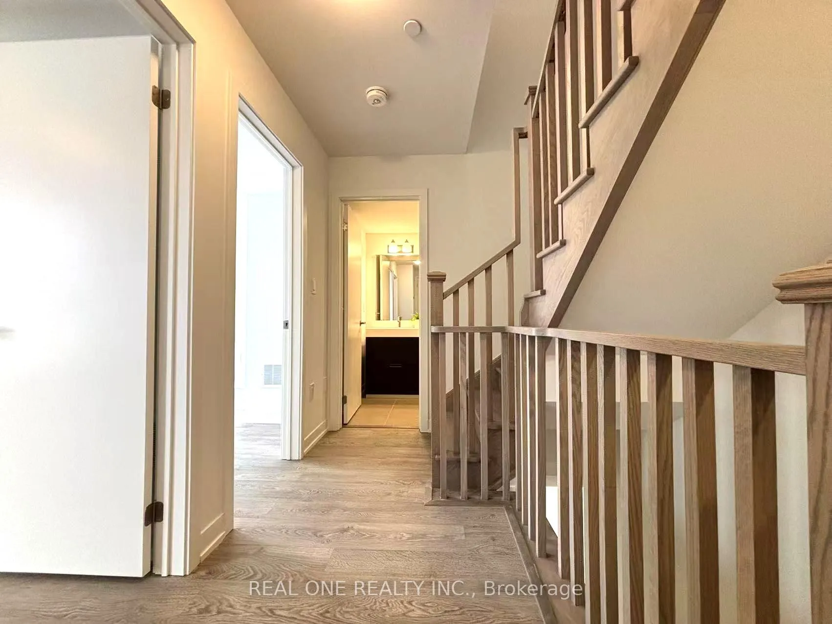 Photo 12 of 18 Turtle Island Road, Toronto, Englemount-Lawrence — HOMEH