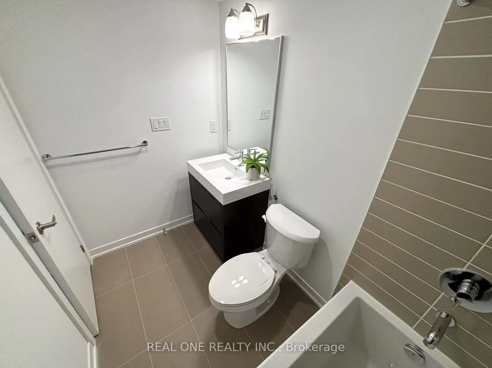 Photo 21 of 18 Turtle Island Road, Toronto, Englemount-Lawrence — HOMEH