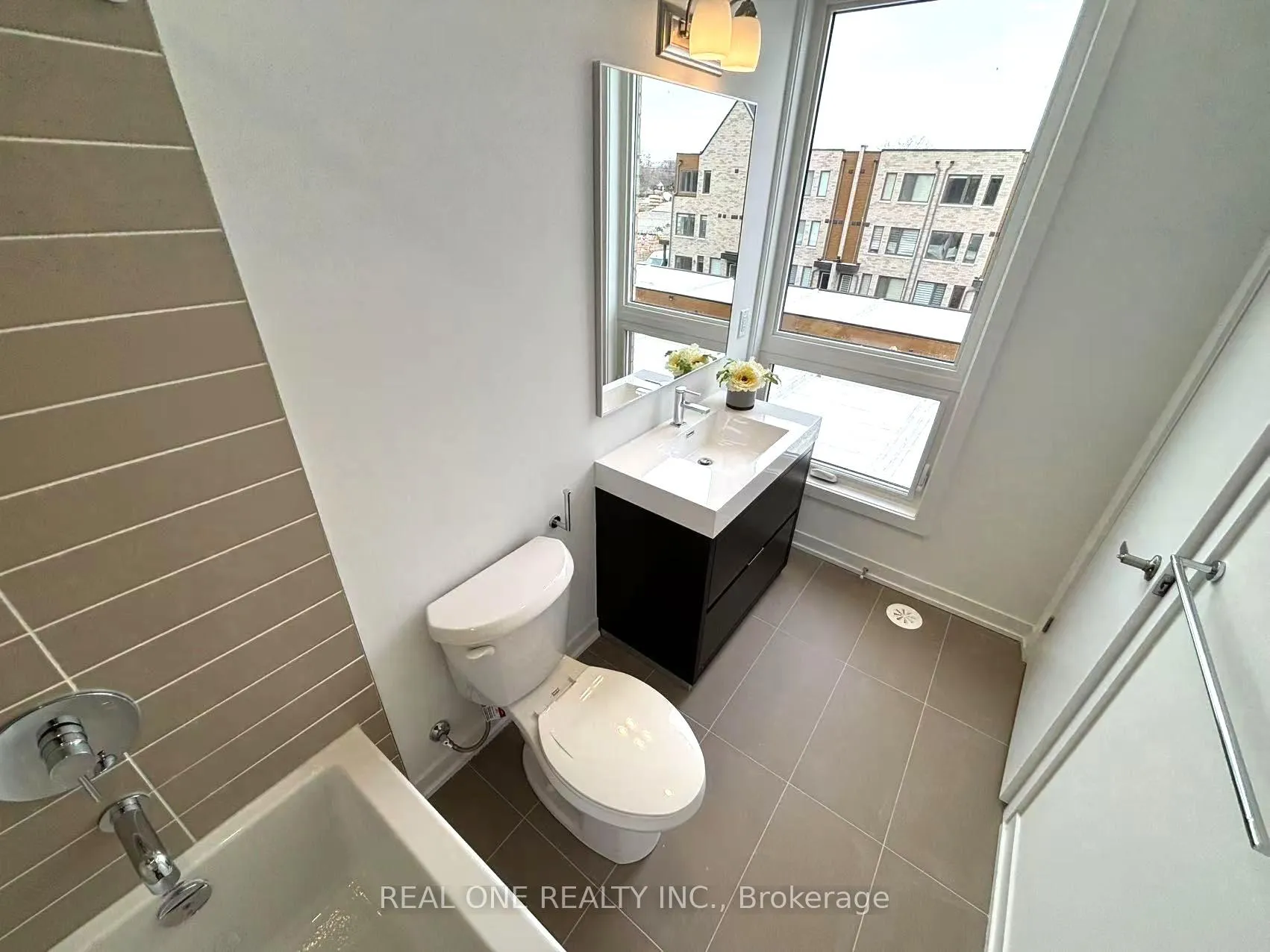 Photo 28 of 18 Turtle Island Road, Toronto, Englemount-Lawrence — HOMEH