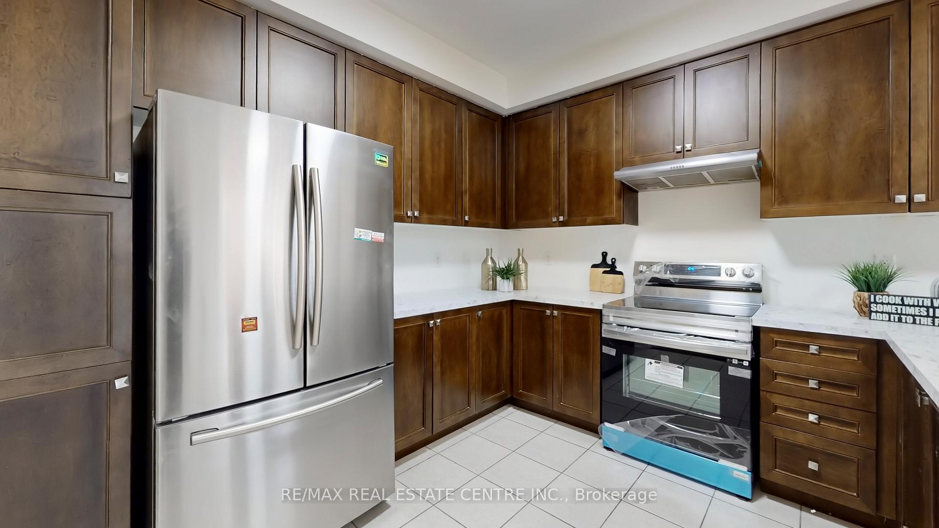 Photo 10 of 8 Rangemore Road, Brampton, Northwest Brampton — HOMEH