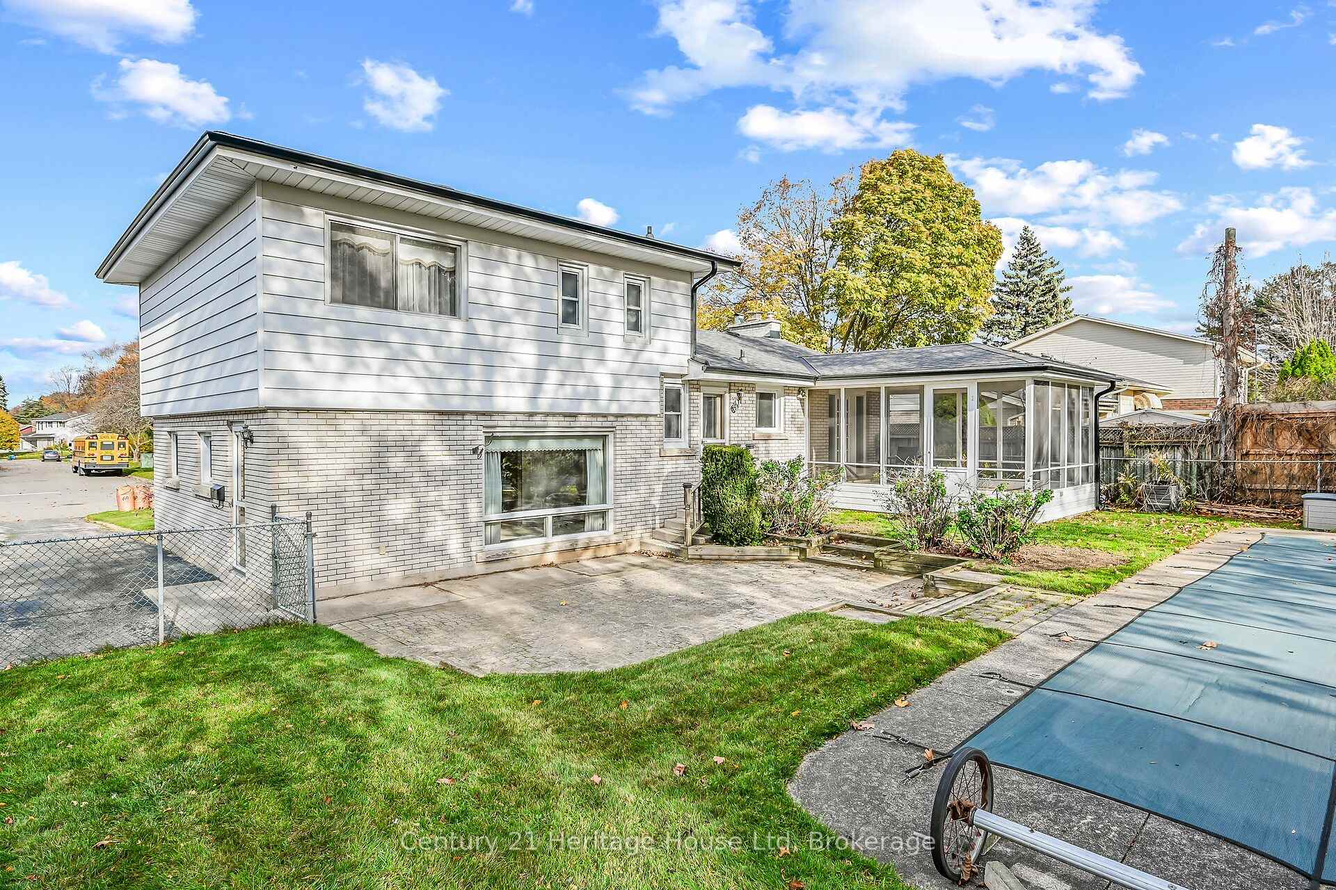 Photo 11 of 16 Harvest Lane S, Brant, Brantford Twp — HOMEH