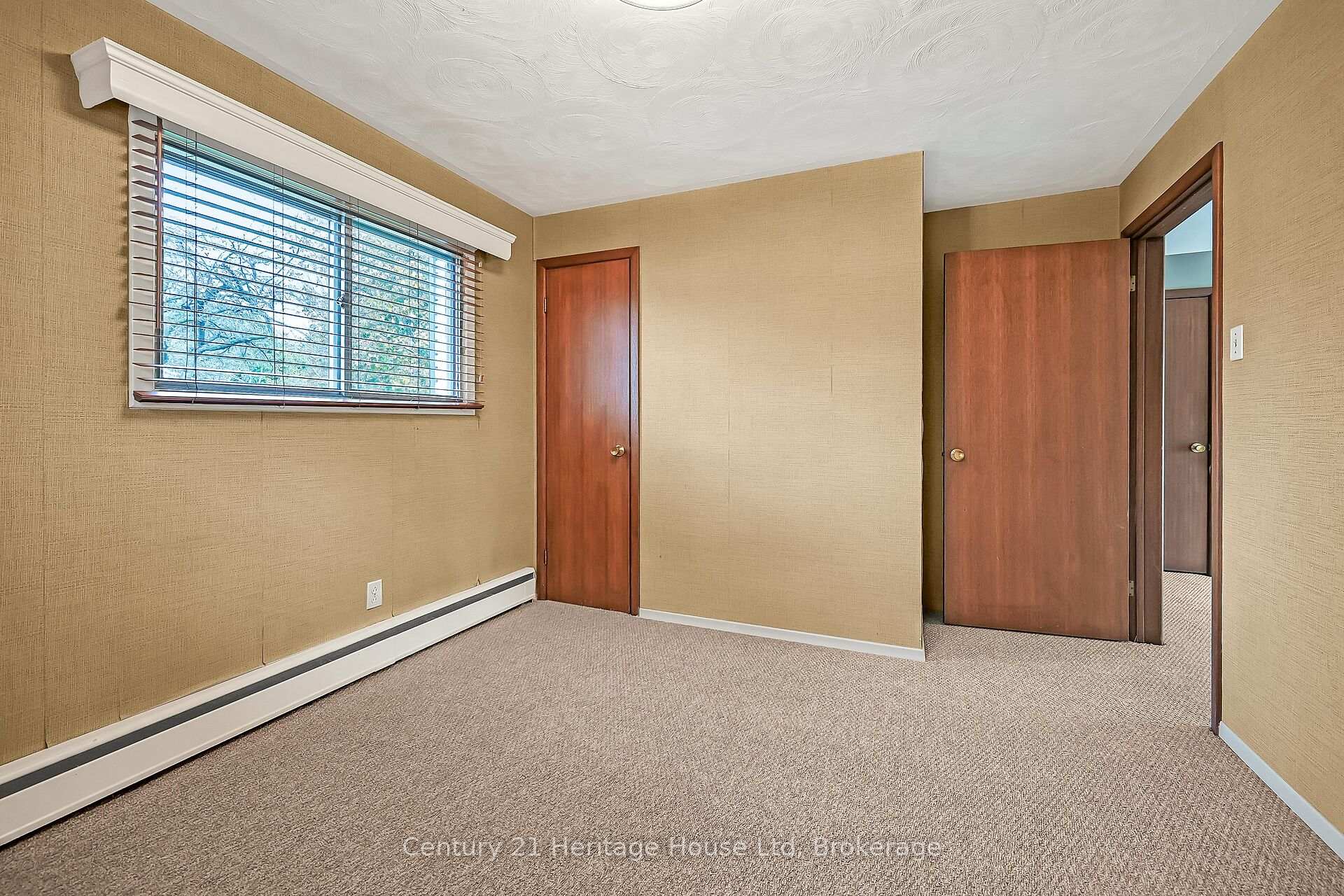 Photo 17 of 16 Harvest Lane S, Brant, Brantford Twp — HOMEH