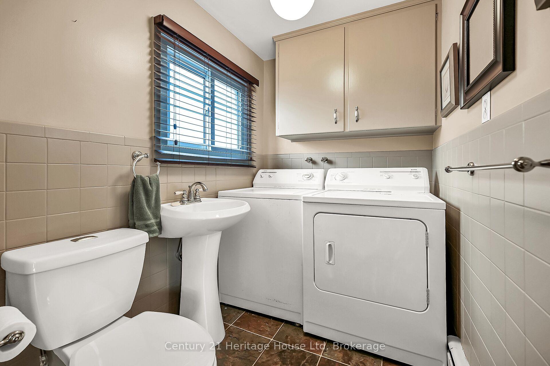 Photo 18 of 16 Harvest Lane S, Brant, Brantford Twp — HOMEH