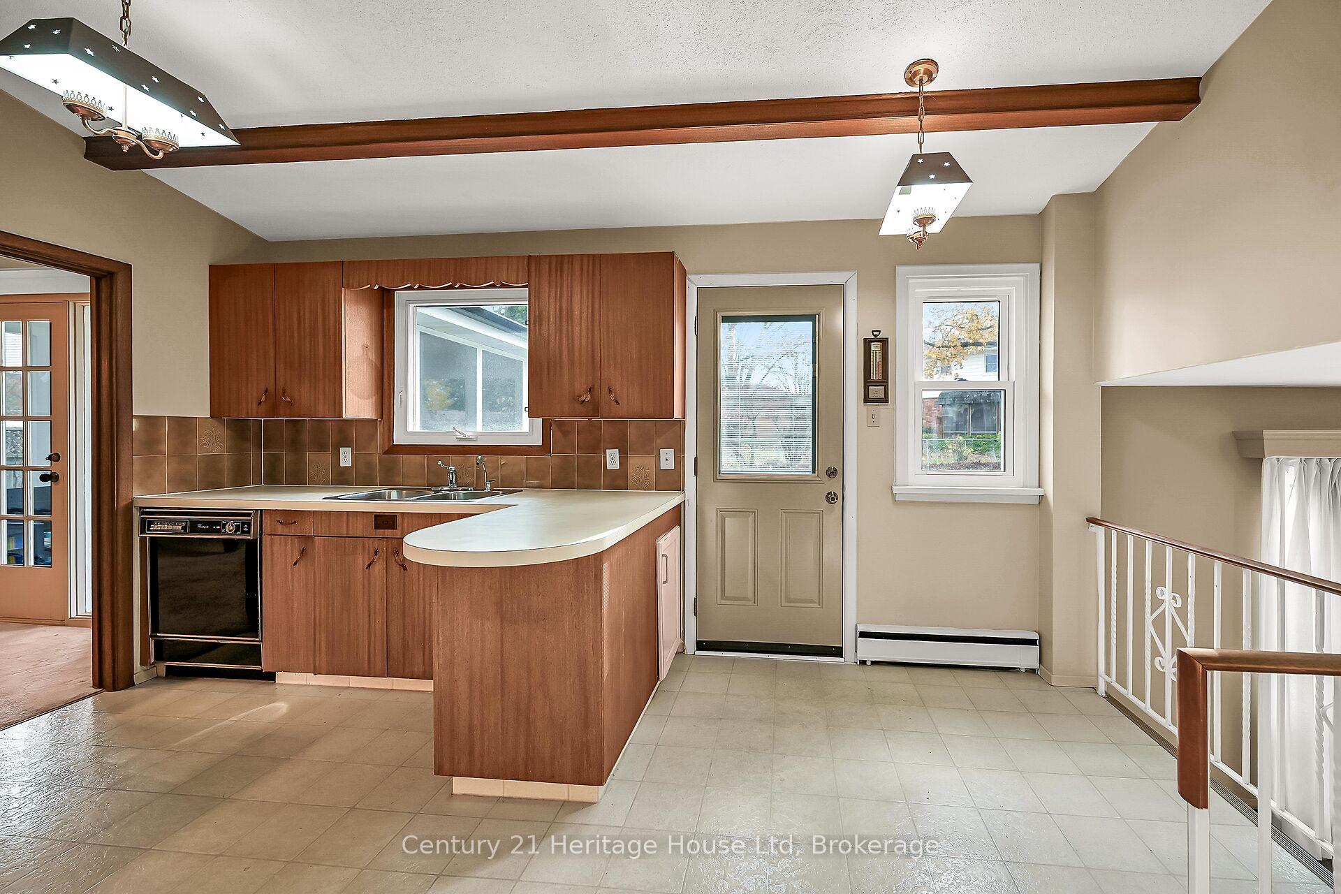 Photo 26 of 16 Harvest Lane S, Brant, Brantford Twp — HOMEH