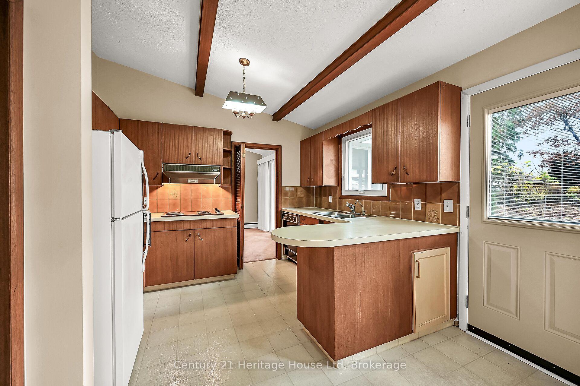 Photo 27 of 16 Harvest Lane S, Brant, Brantford Twp — HOMEH