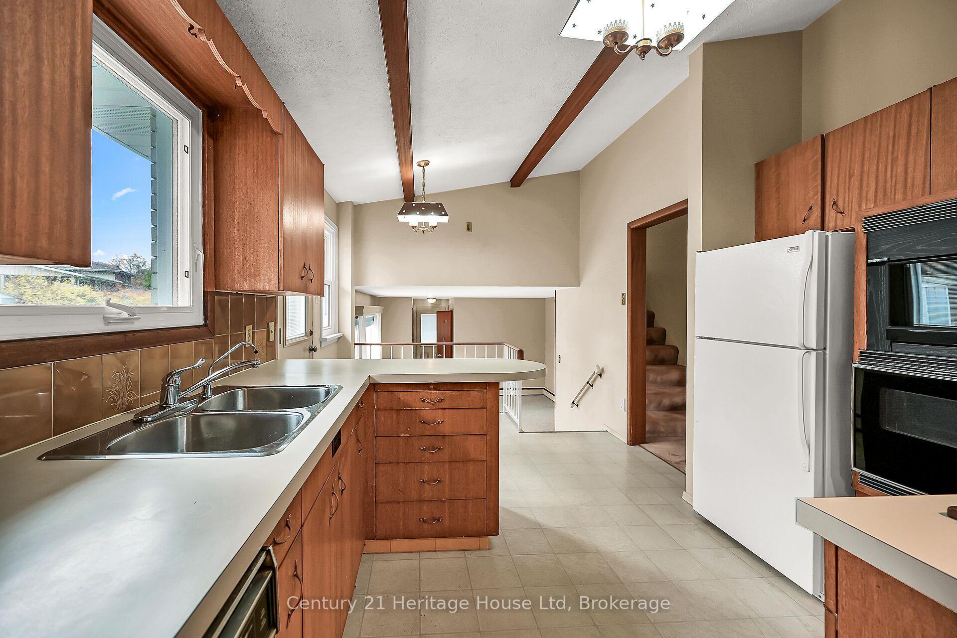 Photo 28 of 16 Harvest Lane S, Brant, Brantford Twp — HOMEH