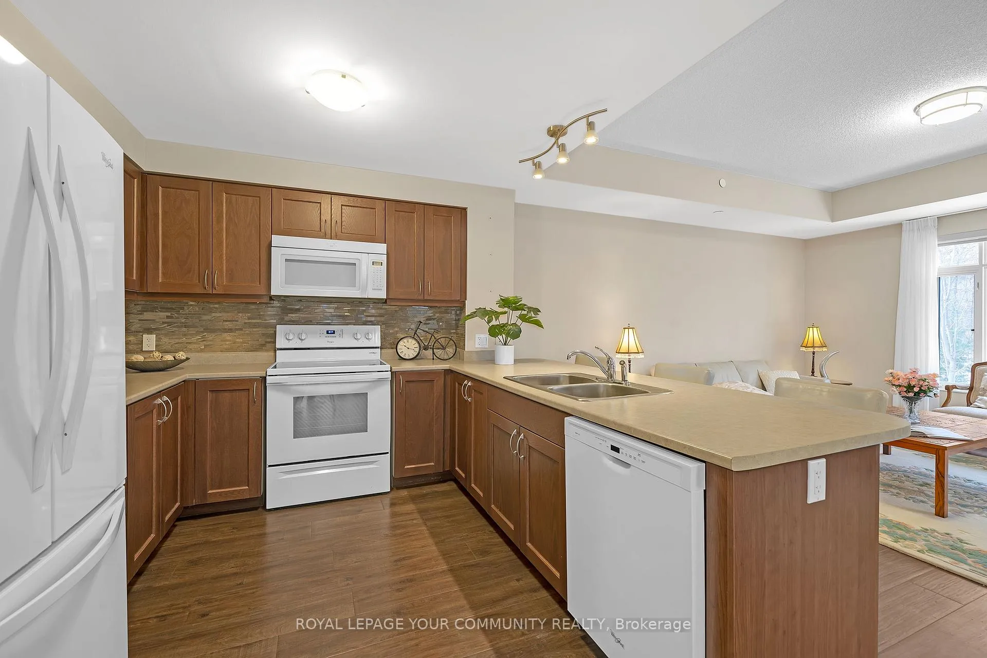 Photo 6 of Unit 203, 400 William Graham Drive, Aurora, Rural Aurora — HOMEH