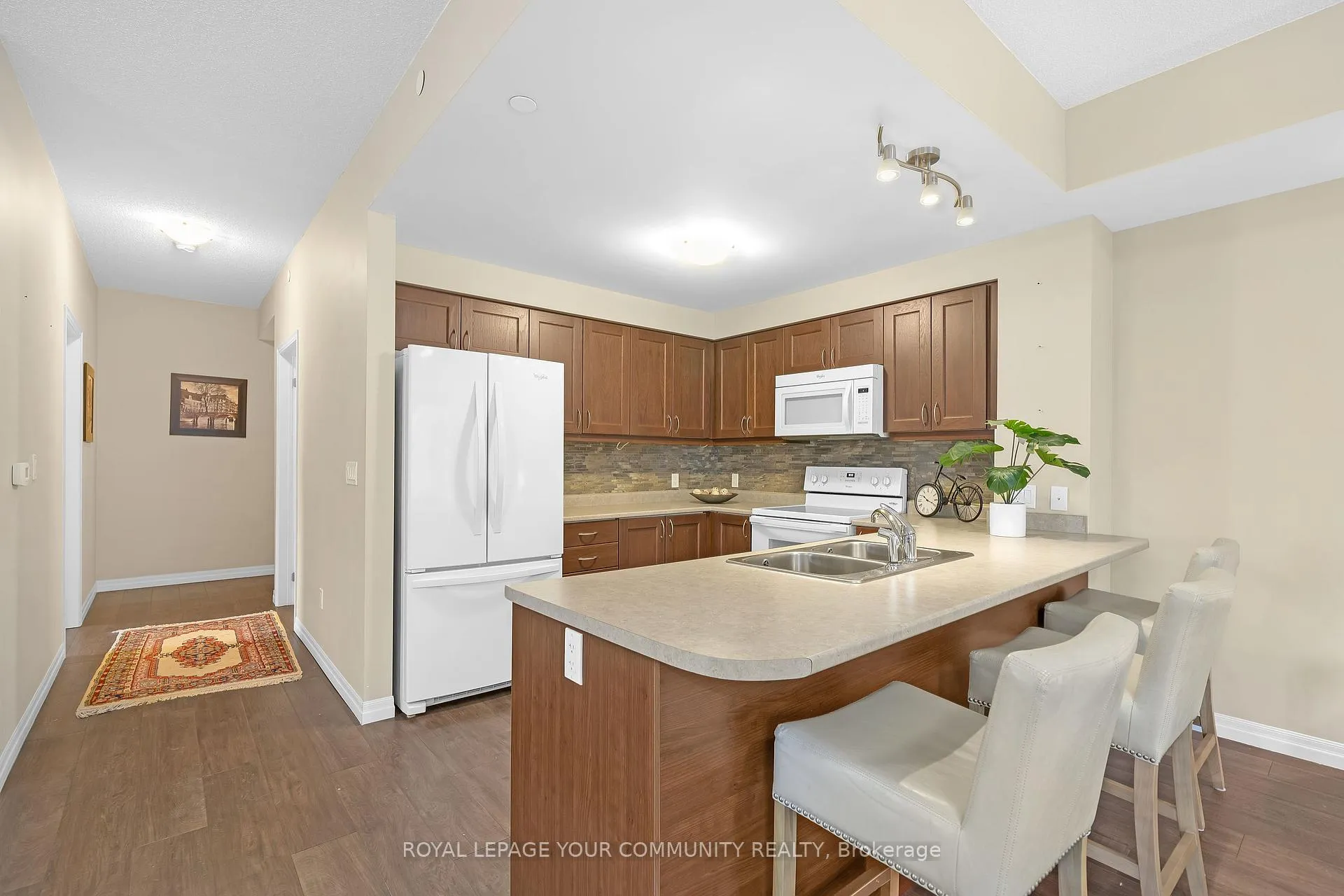 Photo 7 of Unit 203, 400 William Graham Drive, Aurora, Rural Aurora — HOMEH