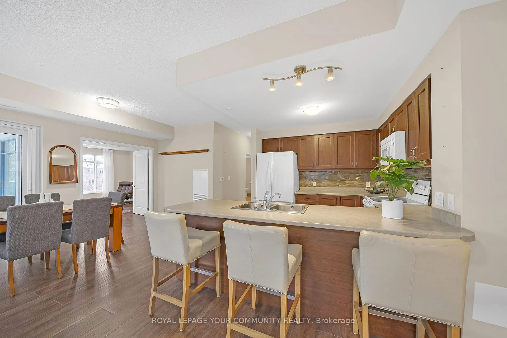 Photo 8 of Unit 203, 400 William Graham Drive, Aurora, Rural Aurora — HOMEH