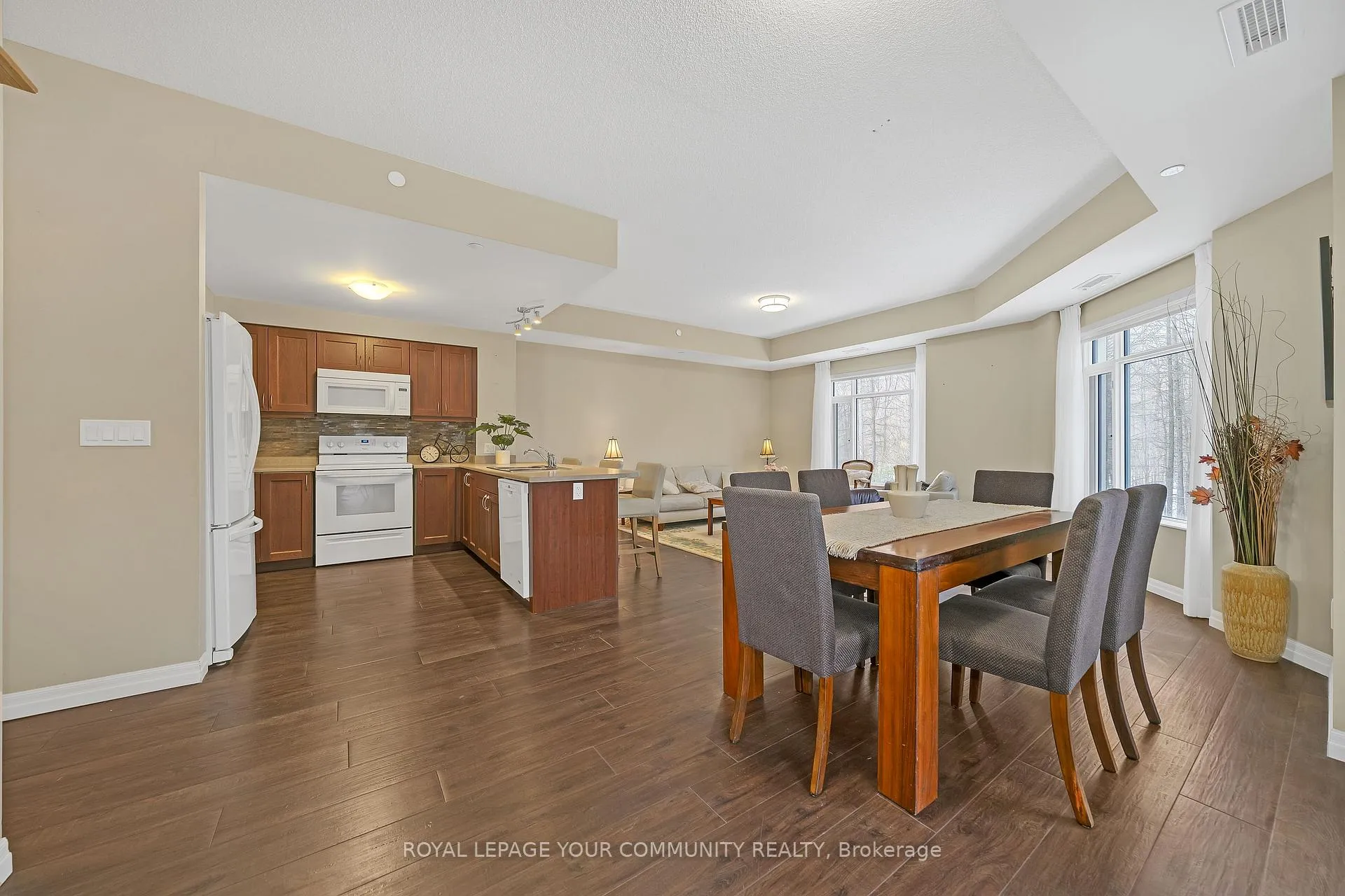 Photo 13 of Unit 203, 400 William Graham Drive, Aurora, Rural Aurora — HOMEH