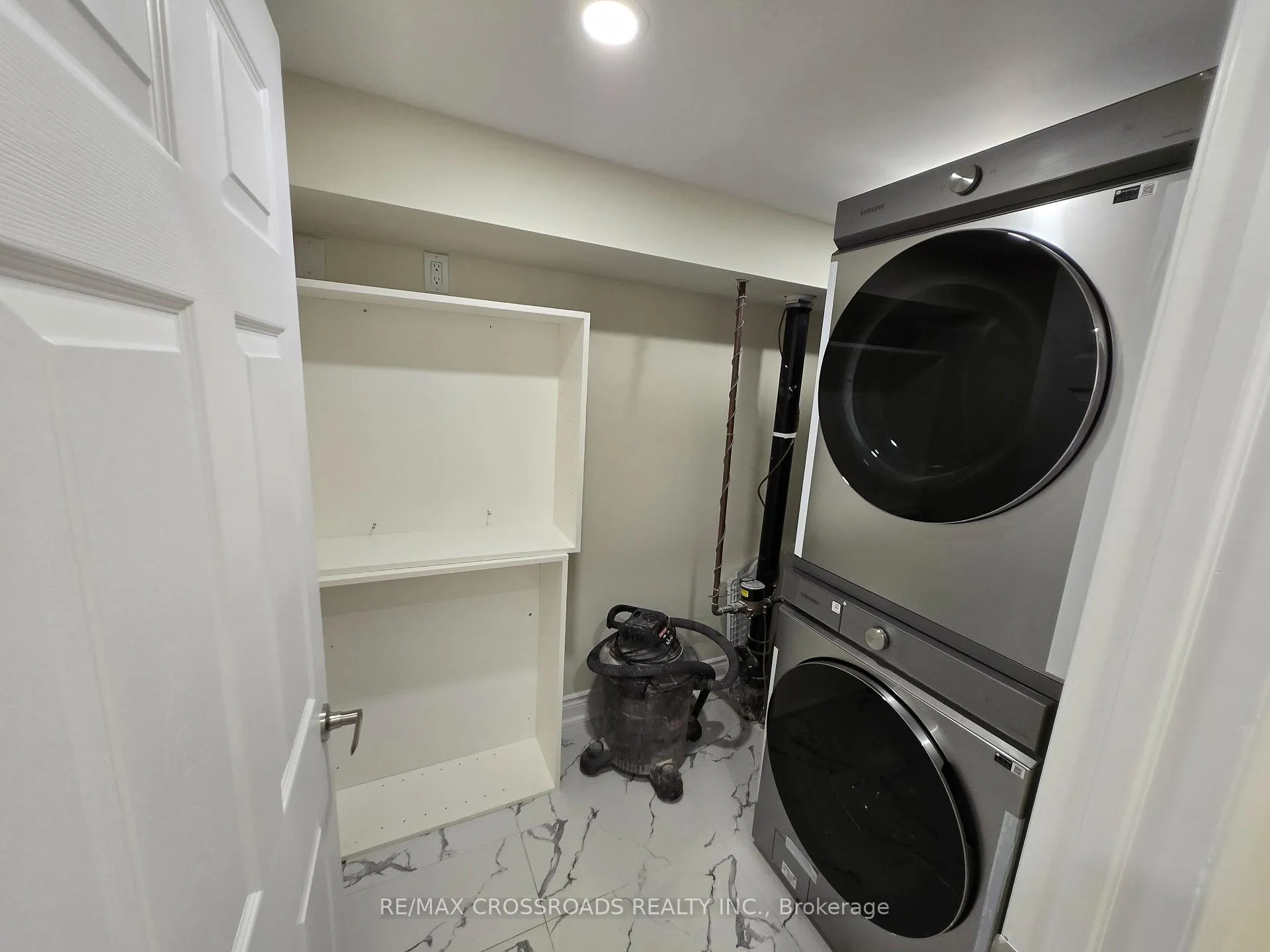 Photo 5 of 66 Morrison Crescent, Markham, Buttonville — HOMEH