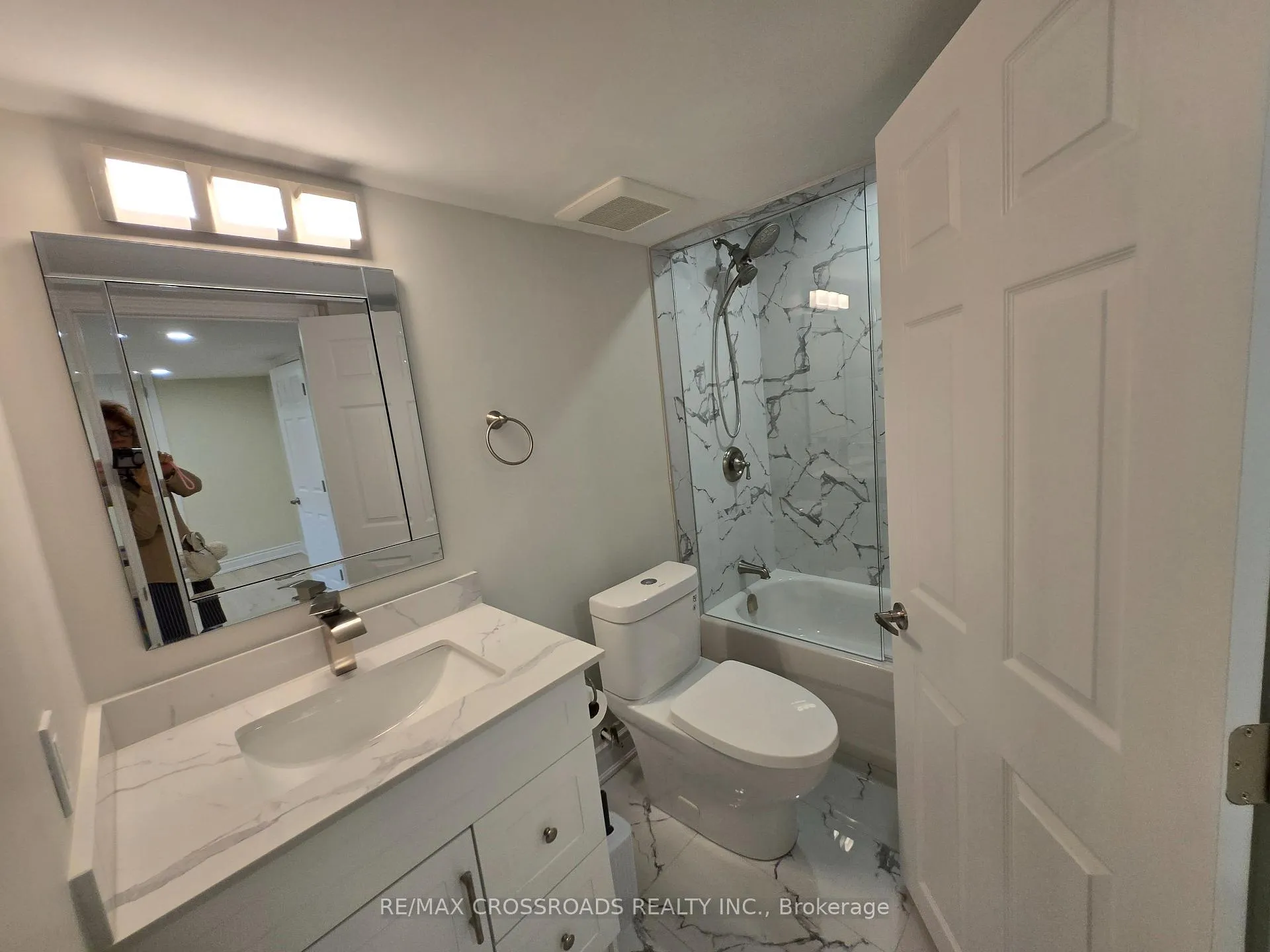 Photo 8 of 66 Morrison Crescent, Markham, Buttonville — HOMEH