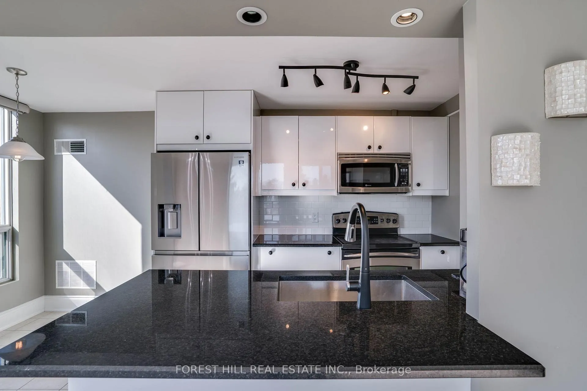 Photo 7 of Unit 410, 75 Ellen Street, Barrie, City Centre — HOMEH