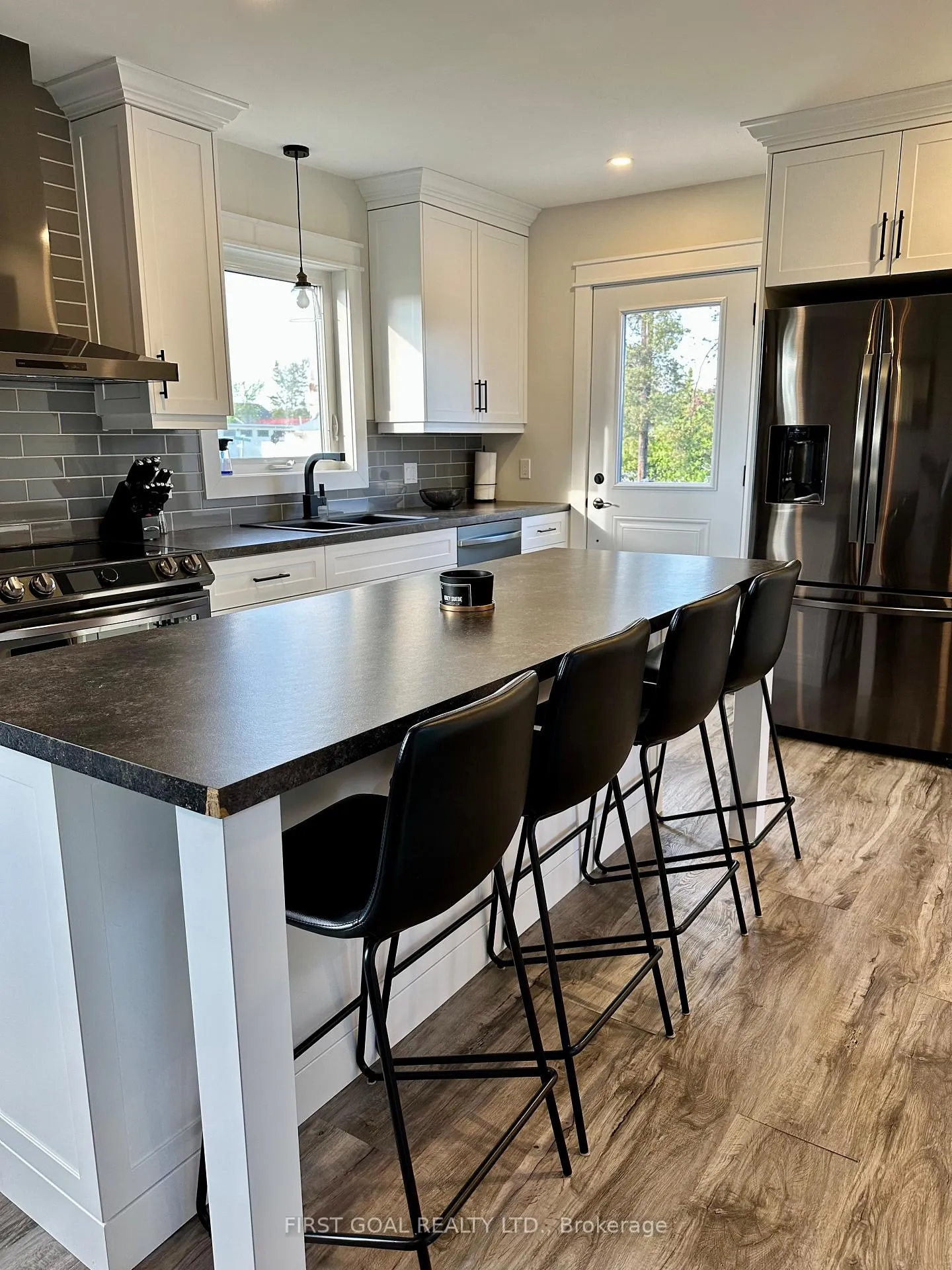 Photo 4 of 7455 91 County Road, Clearview, Stayner — HOMEH