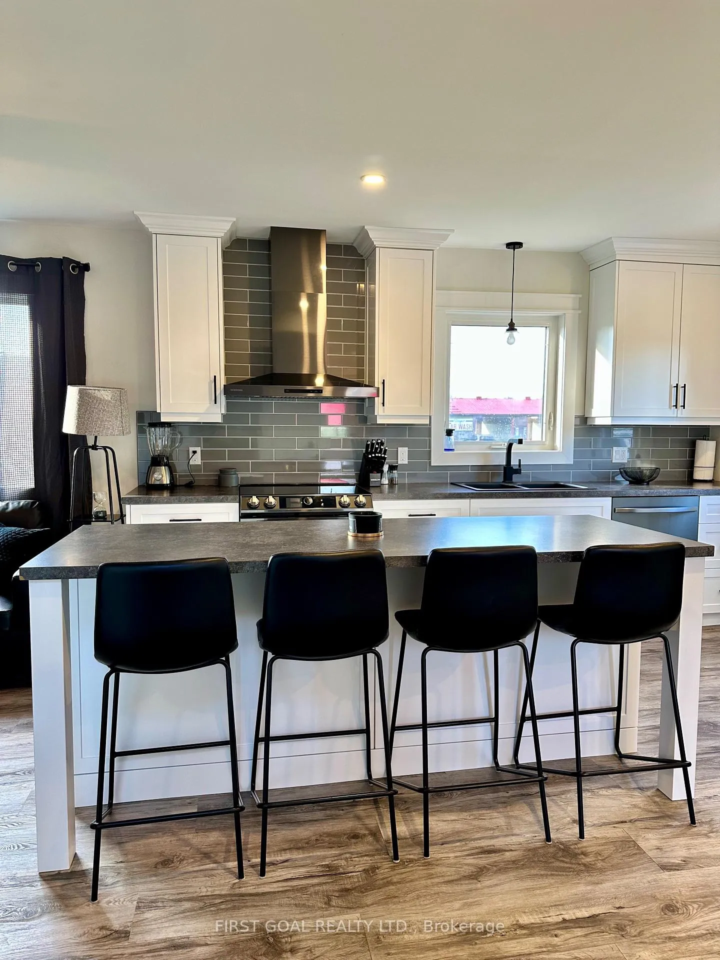 Photo 5 of 7455 91 County Road, Clearview, Stayner — HOMEH