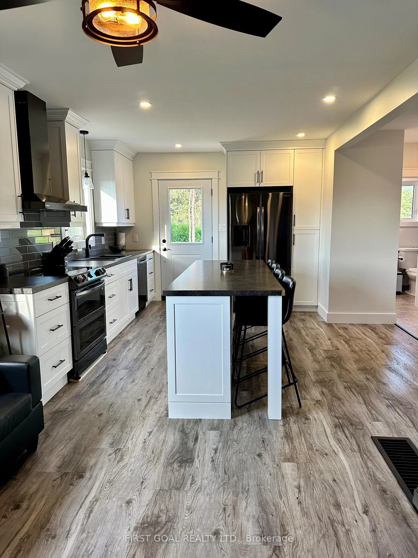 Photo 6 of 7455 91 County Road, Clearview, Stayner — HOMEH
