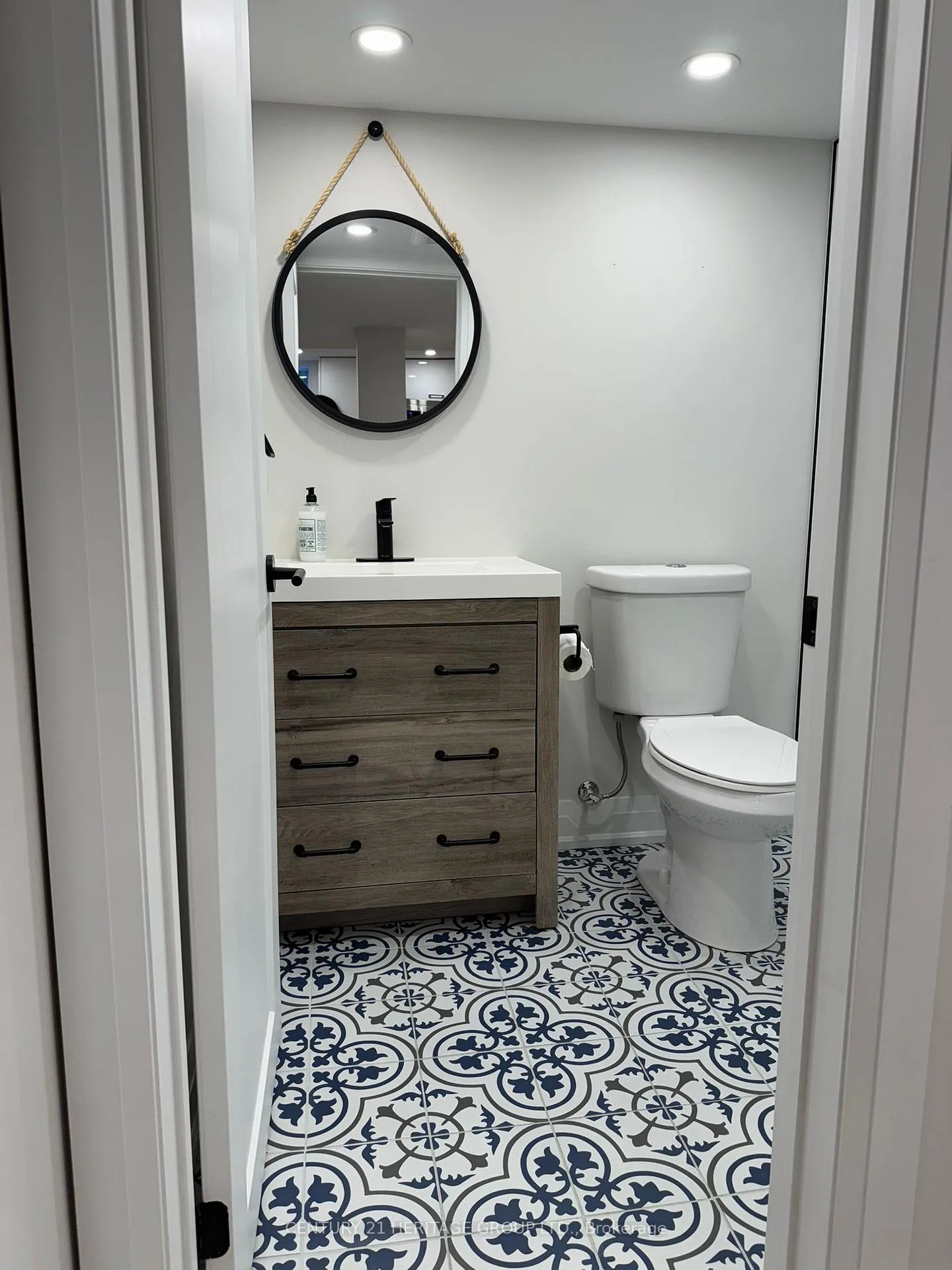 Photo 4 of 34 Primeau Drive, Aurora, Aurora Grove — HOMEH