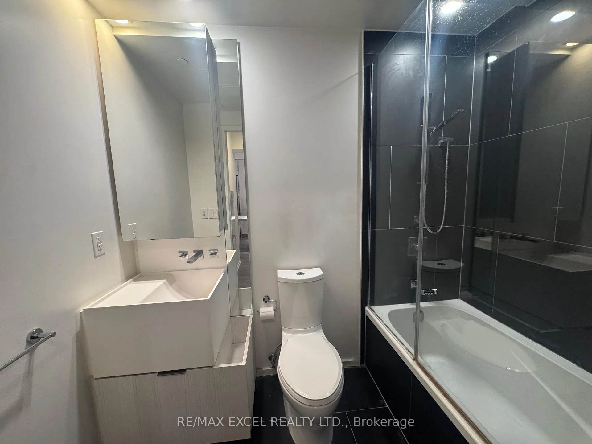 Photo 5 of Unit 2512, 1 Bloor Street E, Toronto, Church-Yonge Corridor — HOMEH
