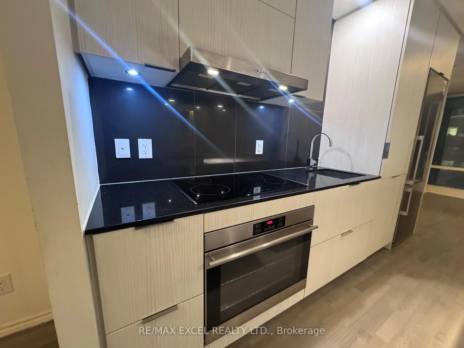Photo 6 of Unit 2512, 1 Bloor Street E, Toronto, Church-Yonge Corridor — HOMEH