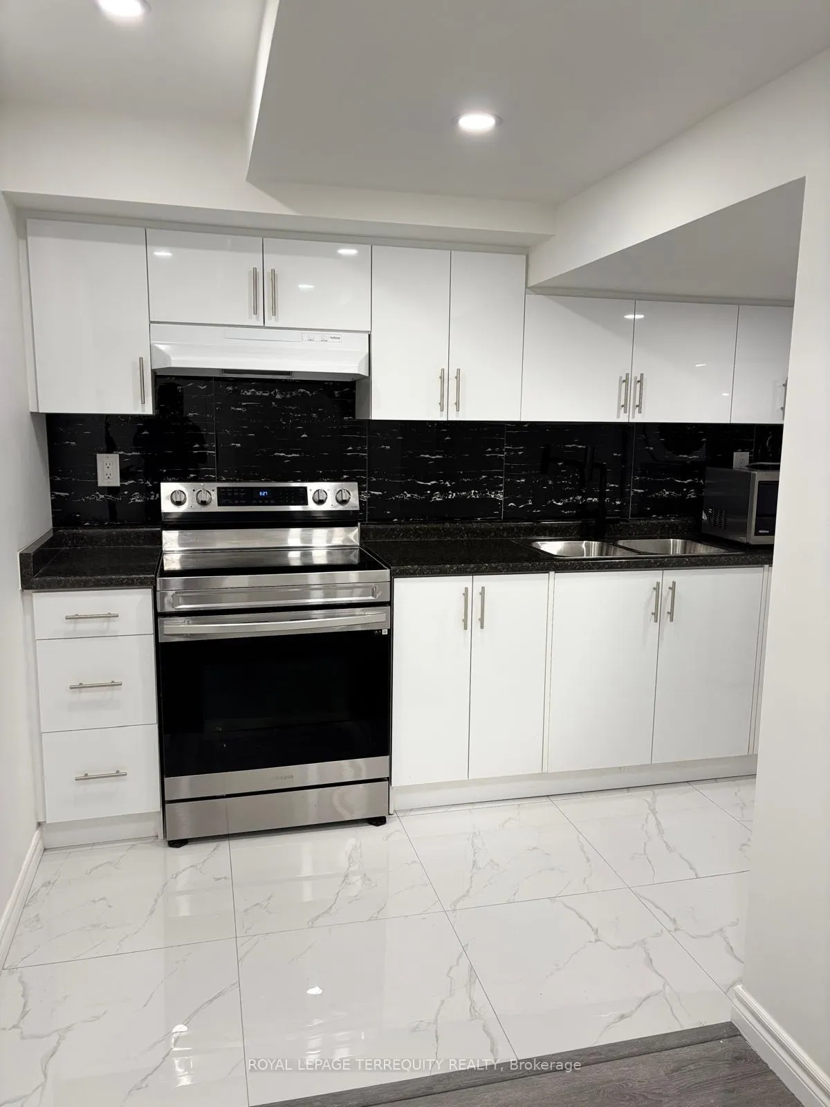Photo 8 of Unit BSMT, 41 Jack Potts Way, Clarington, Courtice — HOMEH