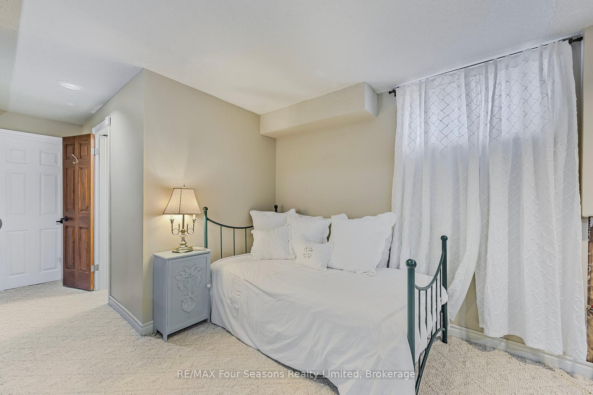 Photo 29 of 3 Sydenham Trail E, Clearview, Rural Clearview — HOMEH