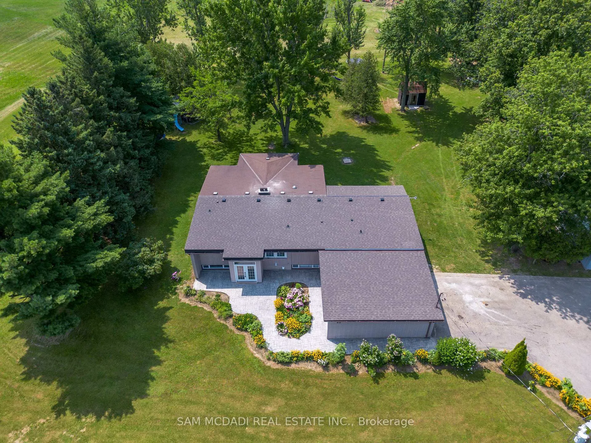 Photo 2 of 53 Guyatt Road, Hamilton, Rural Glanbrook — HOMEH