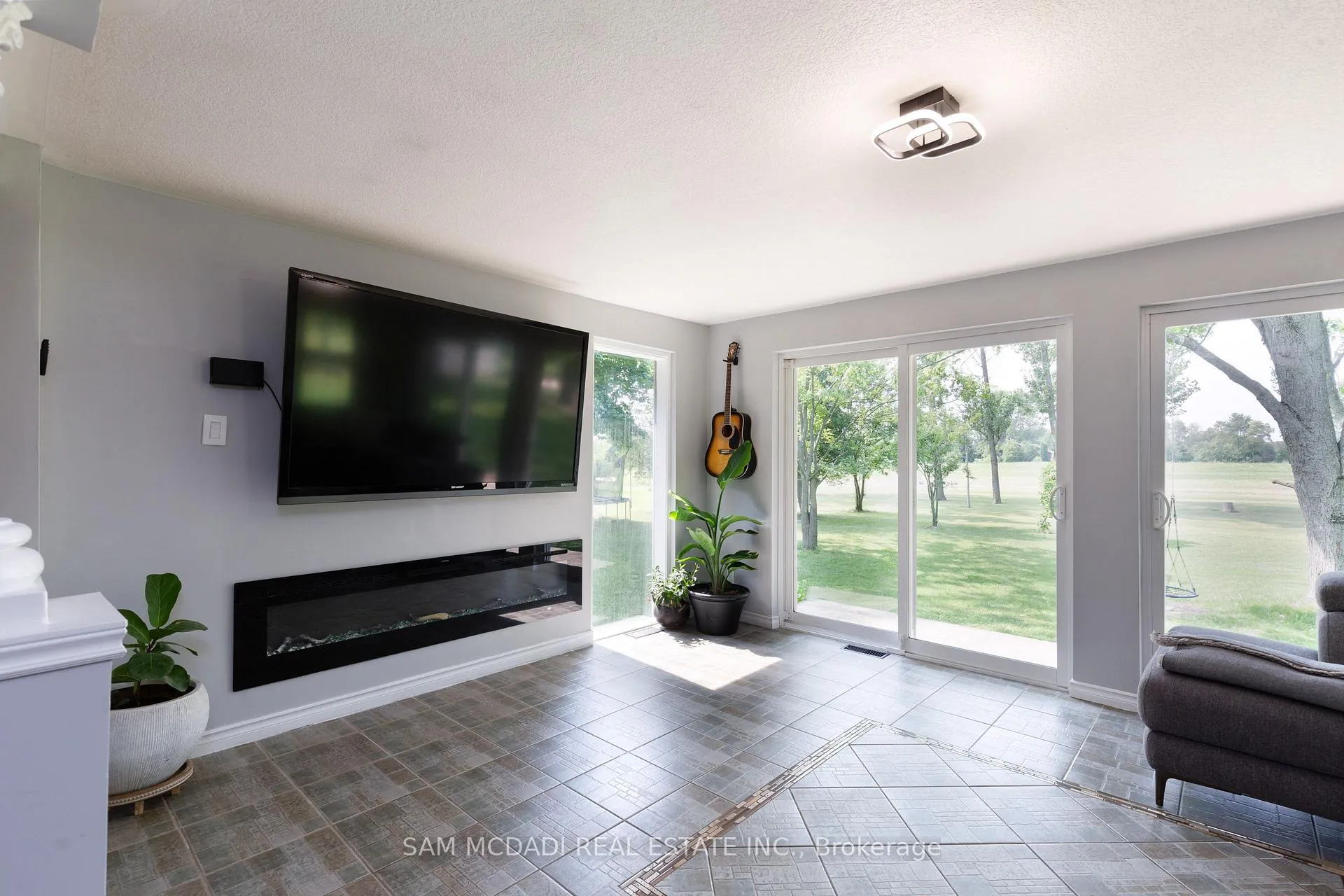 Photo 16 of 53 Guyatt Road, Hamilton, Rural Glanbrook — HOMEH