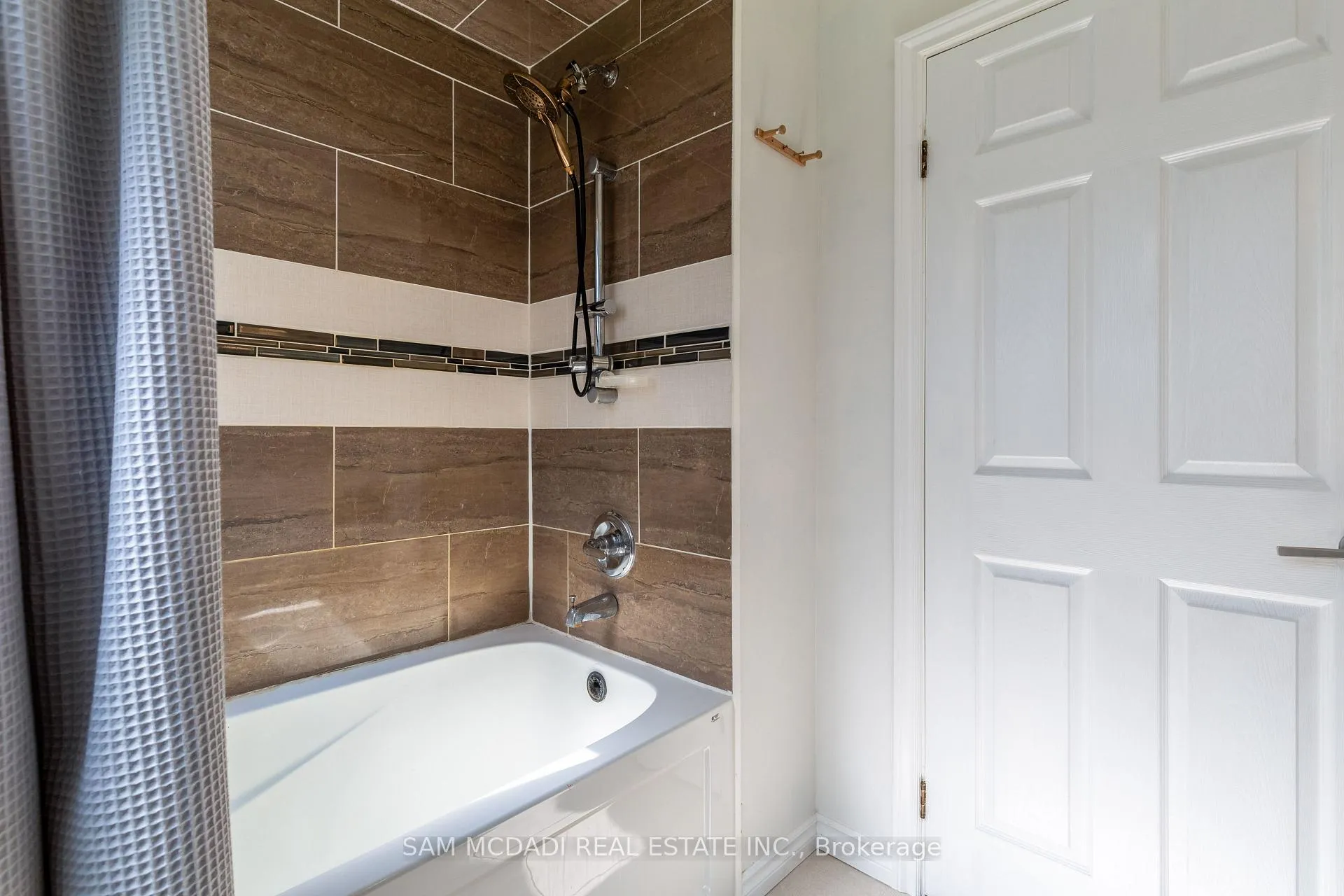 Photo 22 of 53 Guyatt Road, Hamilton, Rural Glanbrook — HOMEH