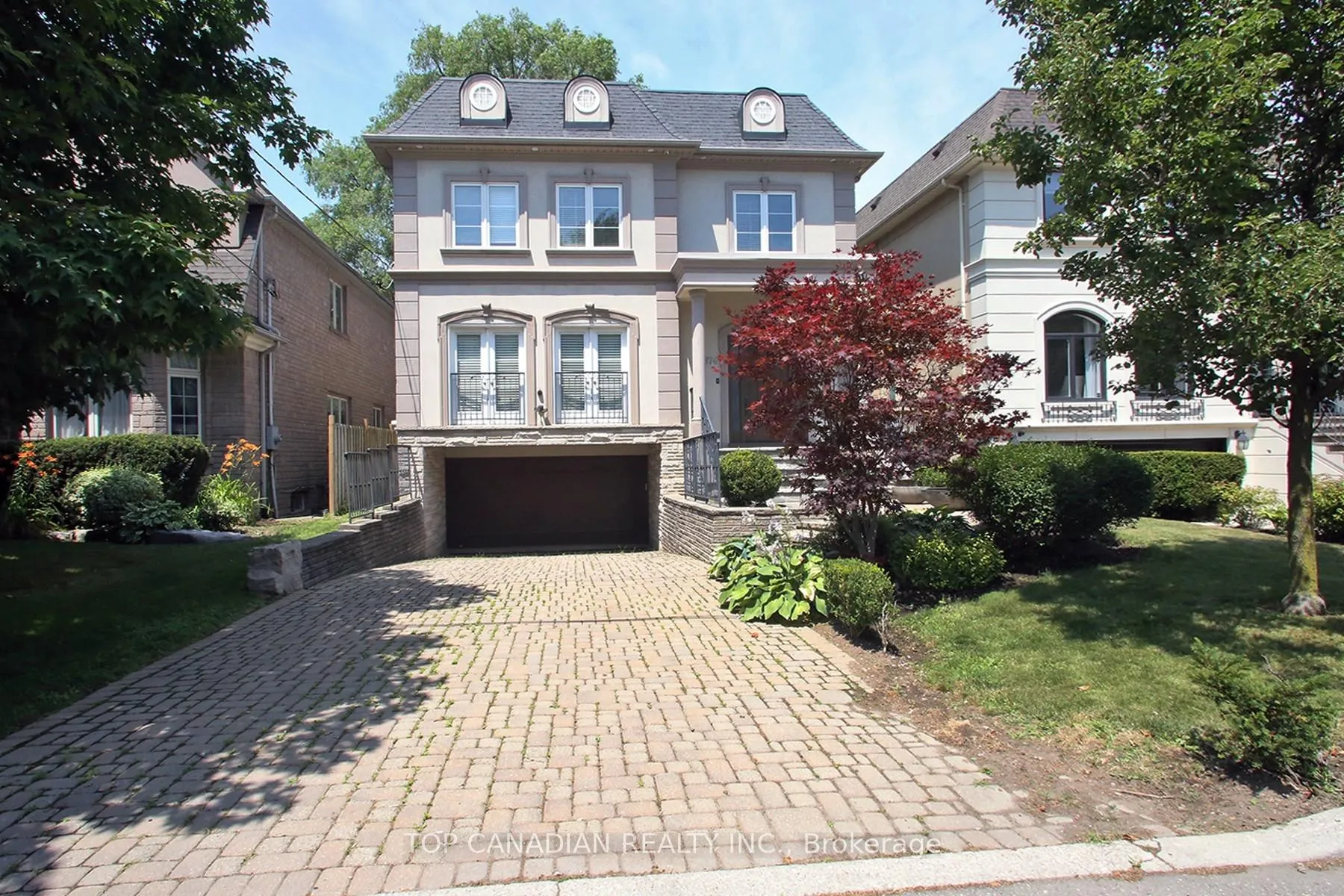 Front of 374 Glengarry Avenue