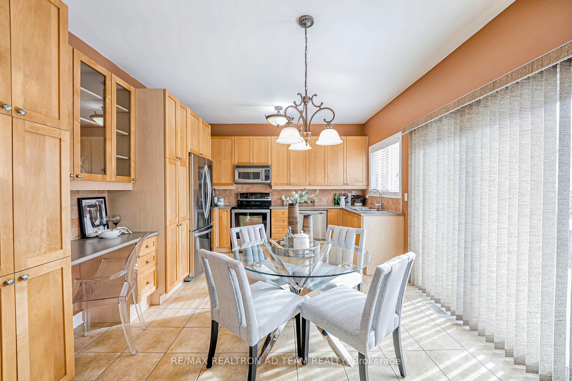Photo 14 of 43 Styles Crescent, Ajax, Northeast Ajax — HOMEH
