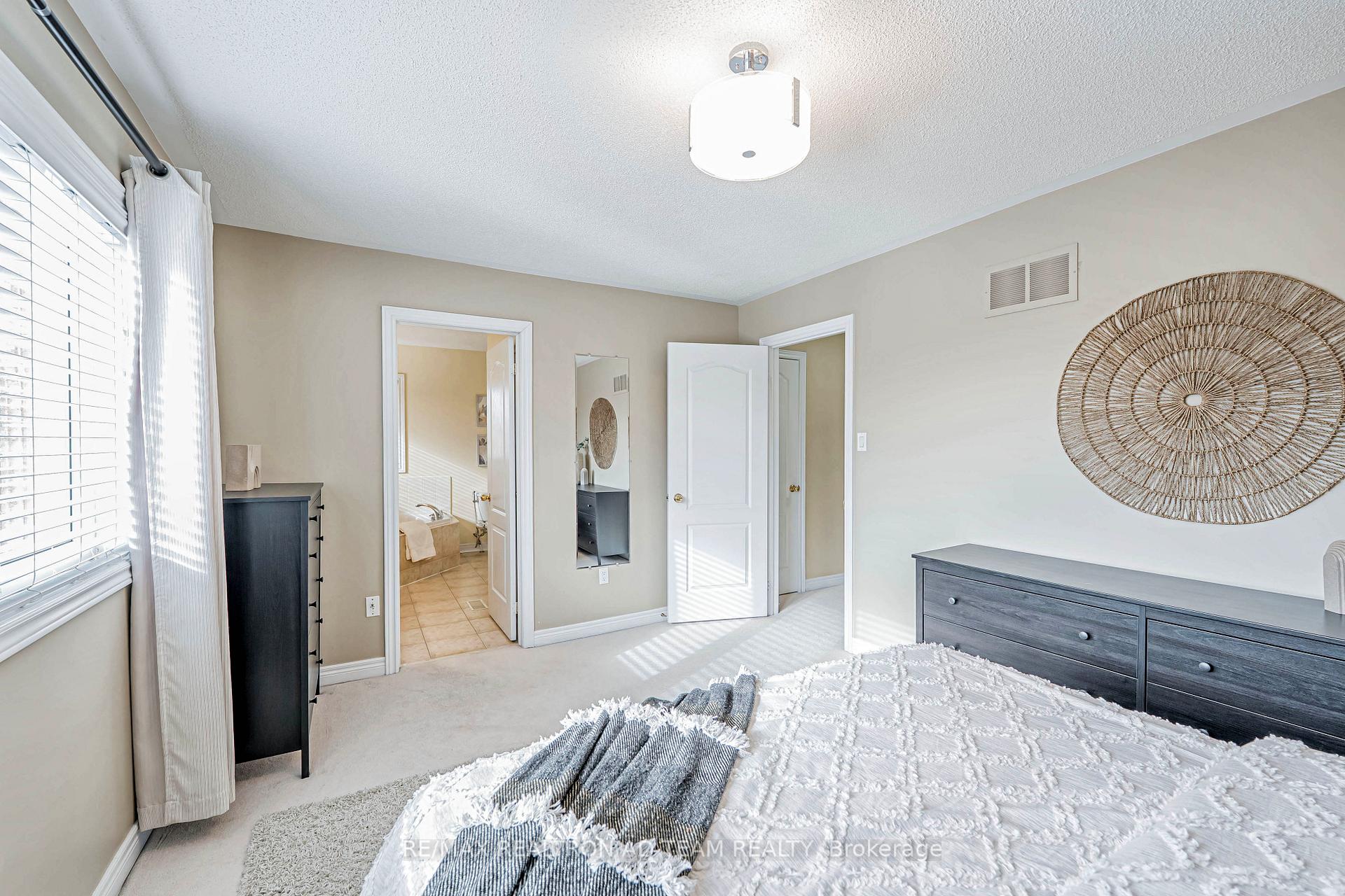 Photo 18 of 43 Styles Crescent, Ajax, Northeast Ajax — HOMEH