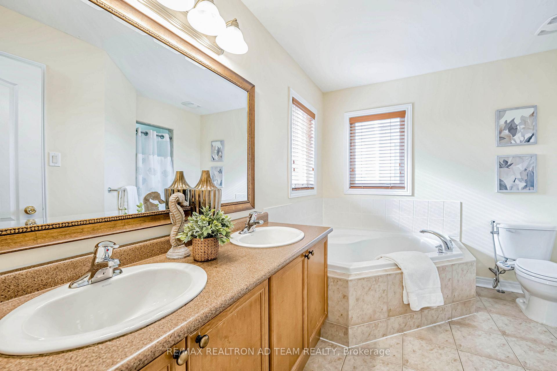 Photo 19 of 43 Styles Crescent, Ajax, Northeast Ajax — HOMEH