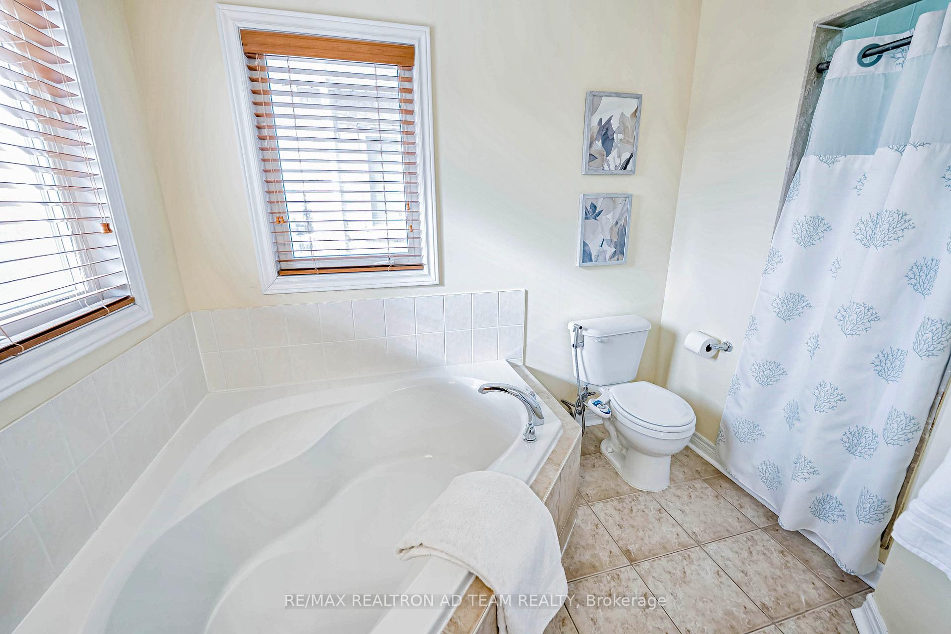 Photo 20 of 43 Styles Crescent, Ajax, Northeast Ajax — HOMEH